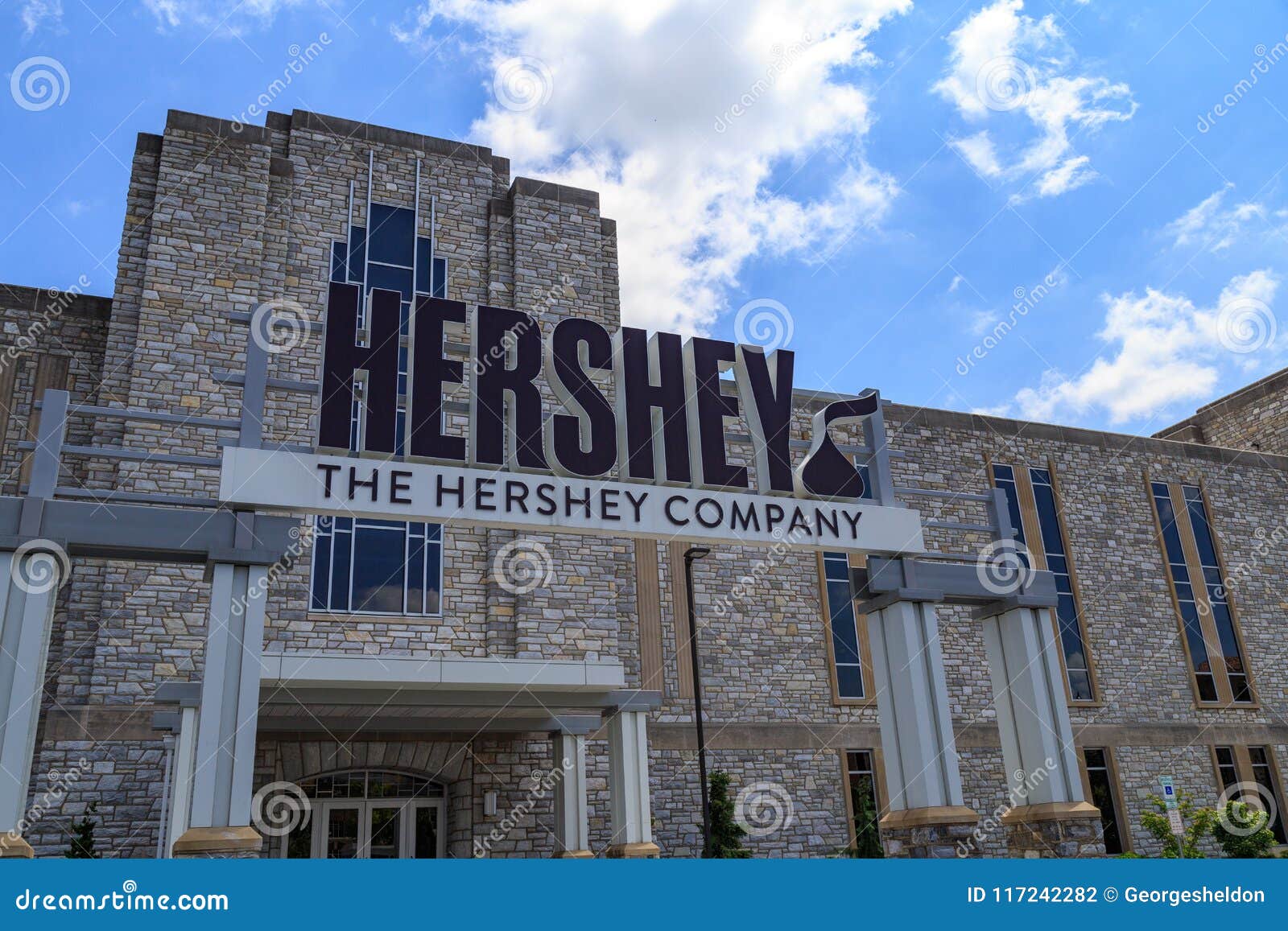 The hershey company. Бренды компании the Hershey Company. Фабрика компания Херши. Херши город в США.