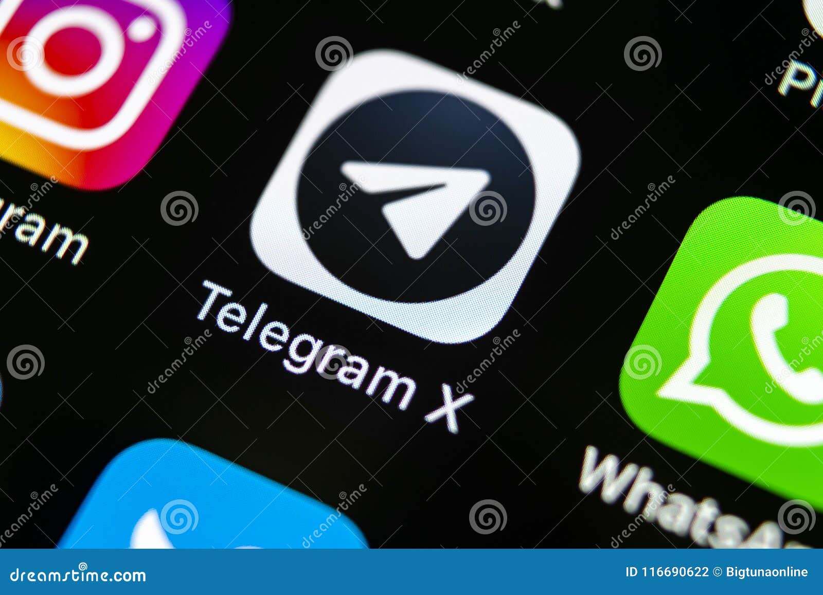 Значок телеграмм на экране. Значок телеграмм для визитки. Иконка Telegram айфон. Иконка тг на айфоне. Иконки для приложений айфон телеграмм Сбербанк.