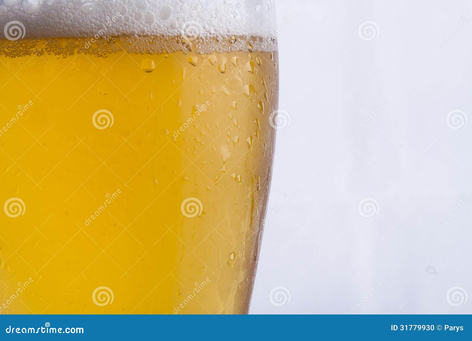 Песня холодное пиво пенится. Холодное пиво пенится. Холодное пиво пенится в кружке картина. Белый холод пиво. Белое пенное восполнение.