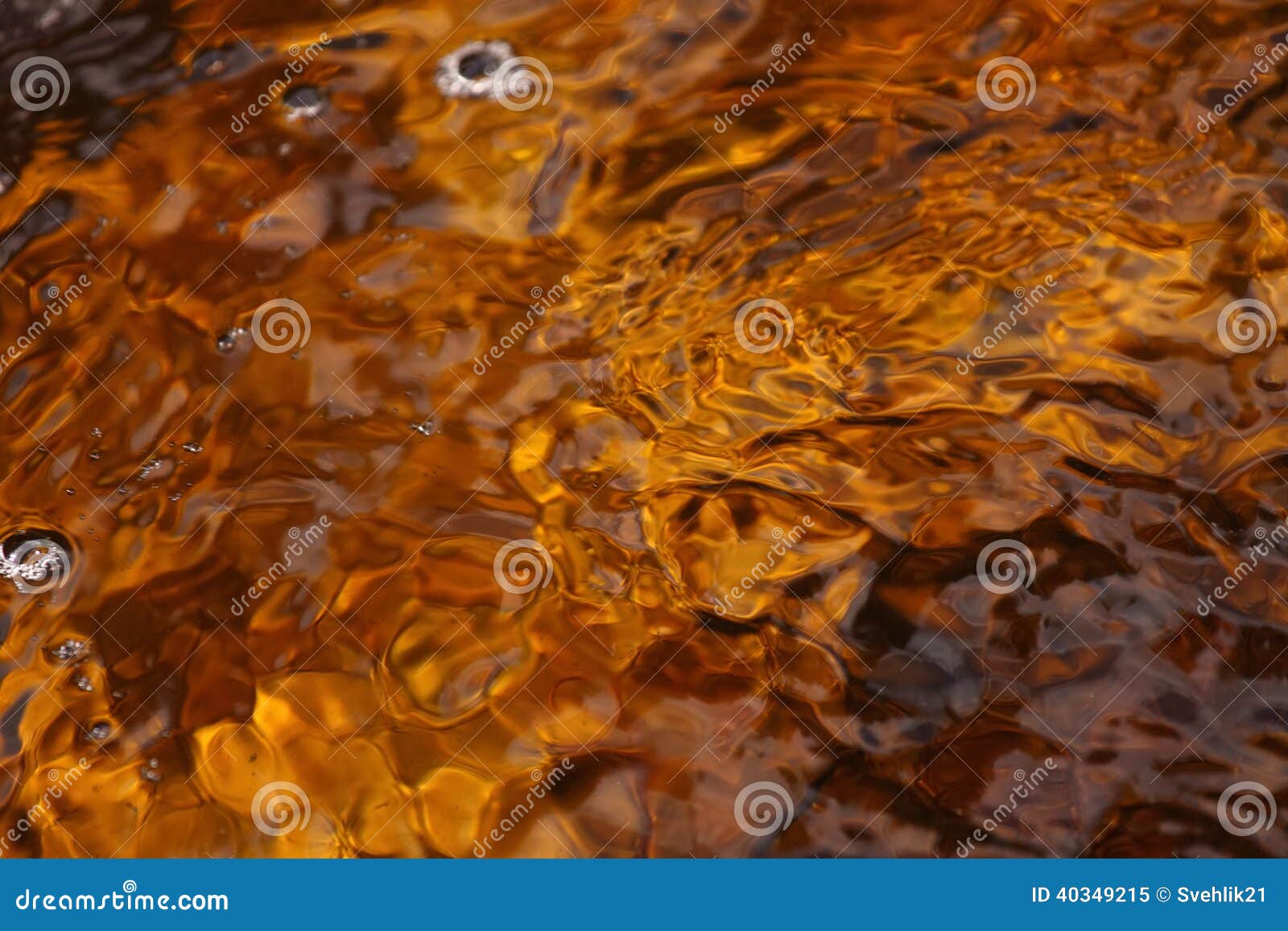 Желто коричневая вода. Коричневая вода. Вода в коричневых тонах. Почему вода коричневая. На воде растут коричневые.