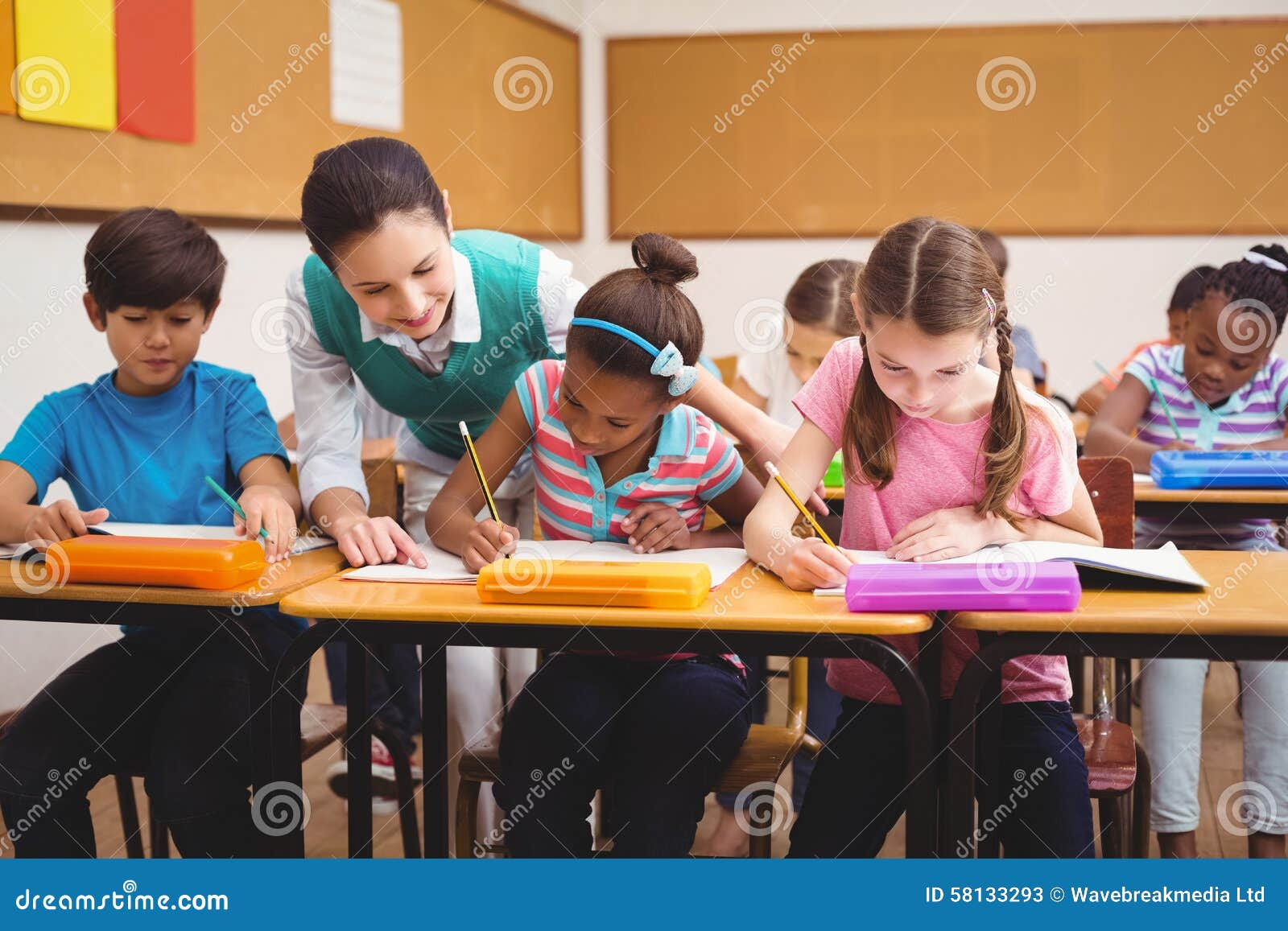 My child at school. Teacher and pupil. Pupils at School. Pupils in the Classroom. Класс с учениками Пишущие в группе.