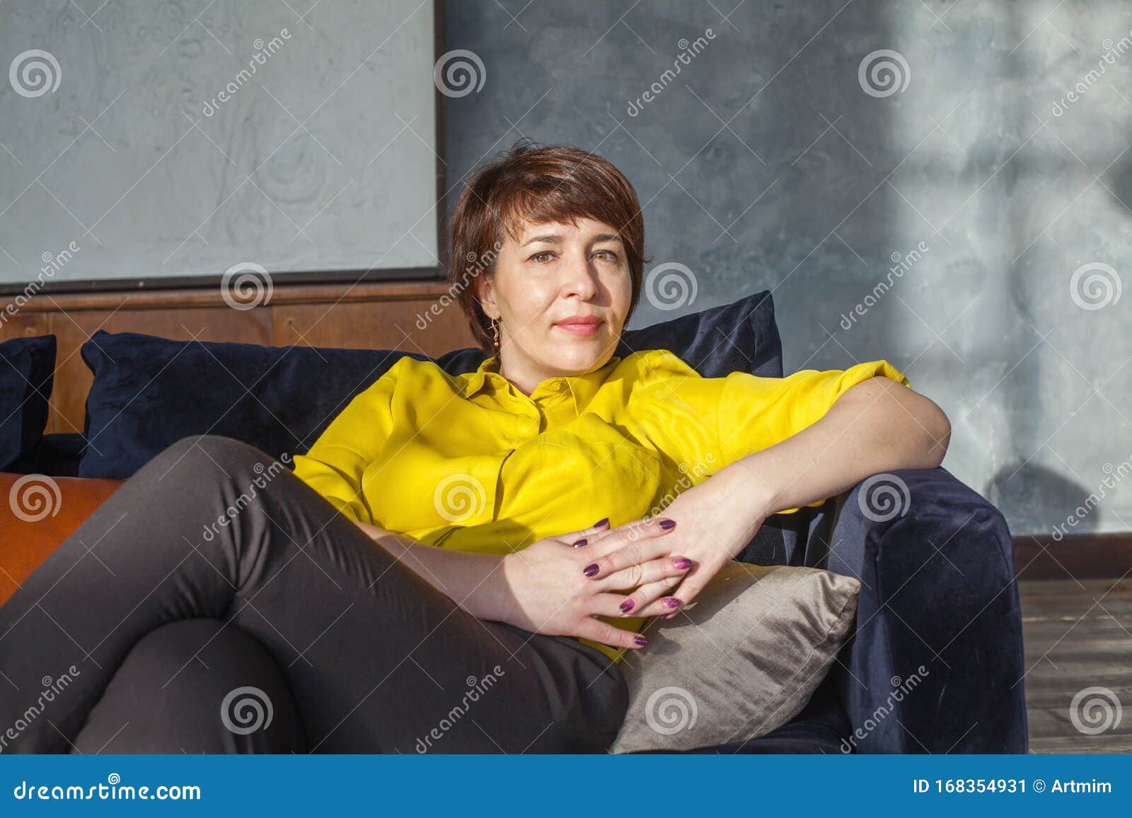 зрелая дома 