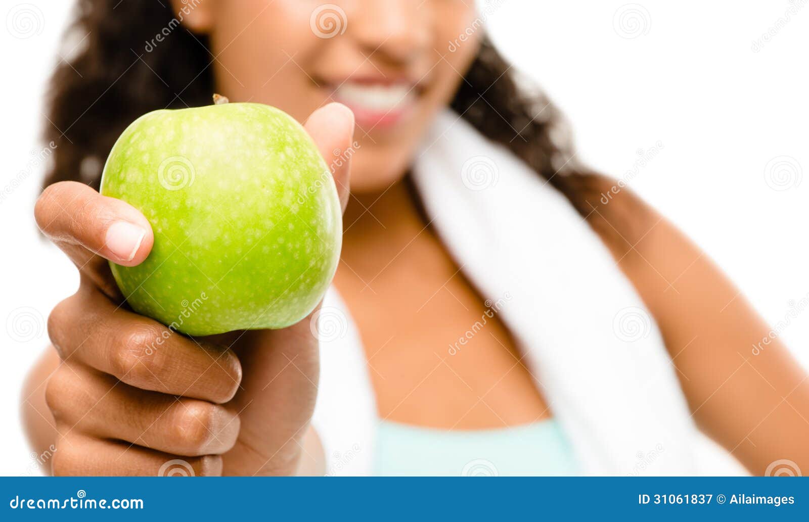 Яблоко едят до еды или после. Зеленые яблоки в руках и фитнес. Здоровое молодое красивое яблоко. Картинка девушка с зелеными яблоками. Женщина с зеленым яблоком в руке фото.