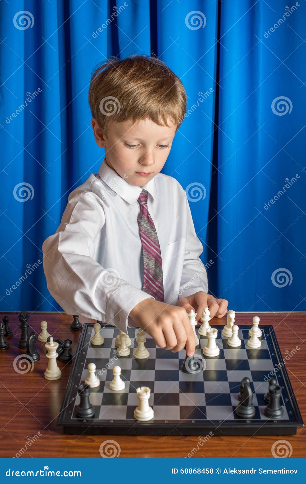 Увлечься игрой в шахматы. Мальчик шахматист. Шахматы для детей. Дети играют в шахматы. Красивые мальчики шахматисты.