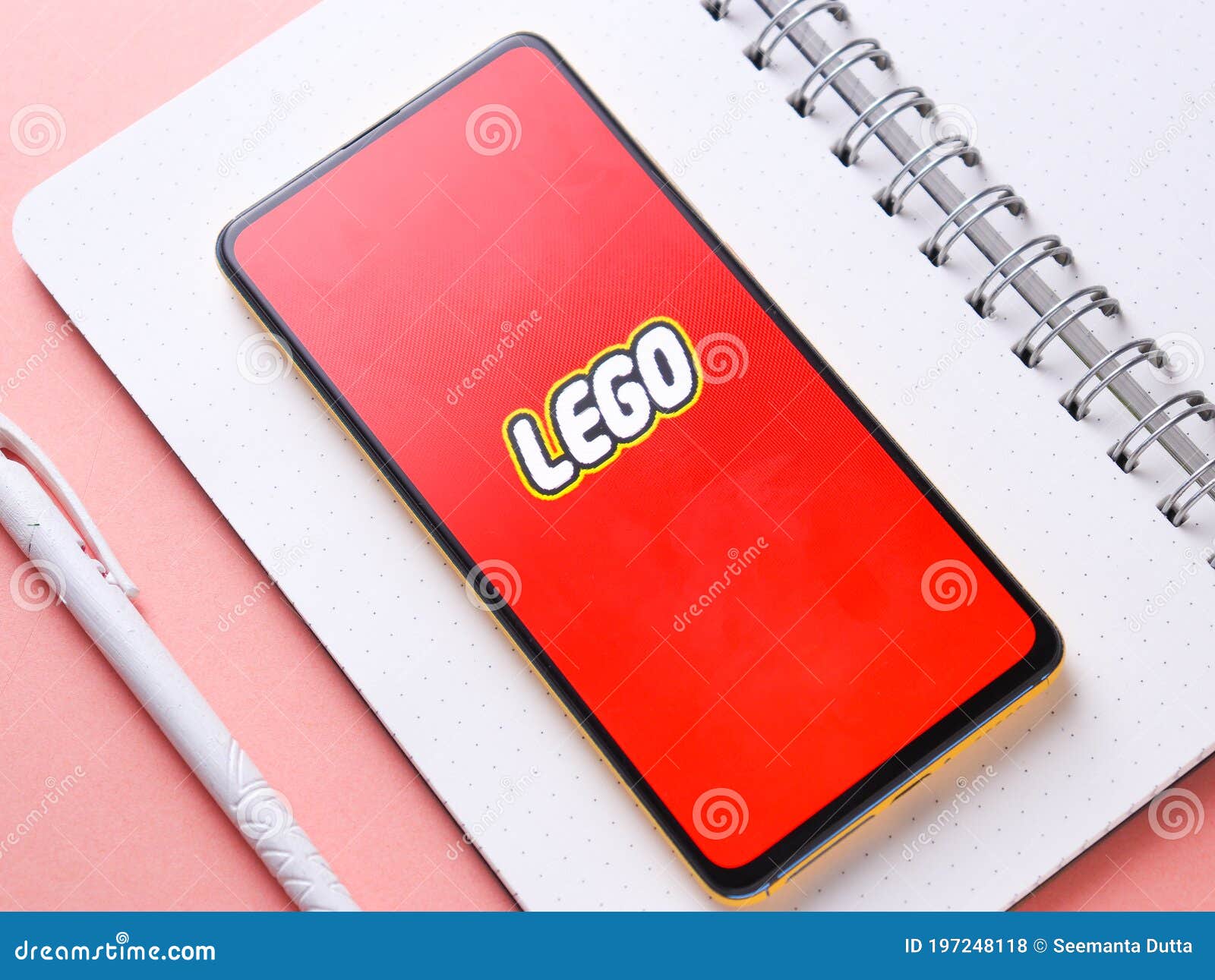 Индия 24-ое сентября 2020 асом : Логотип Lego на изображении резерва на  экране телефона. Редакционное Стоковое Фото - изображение насчитывающей  парней, активизма: 197248118