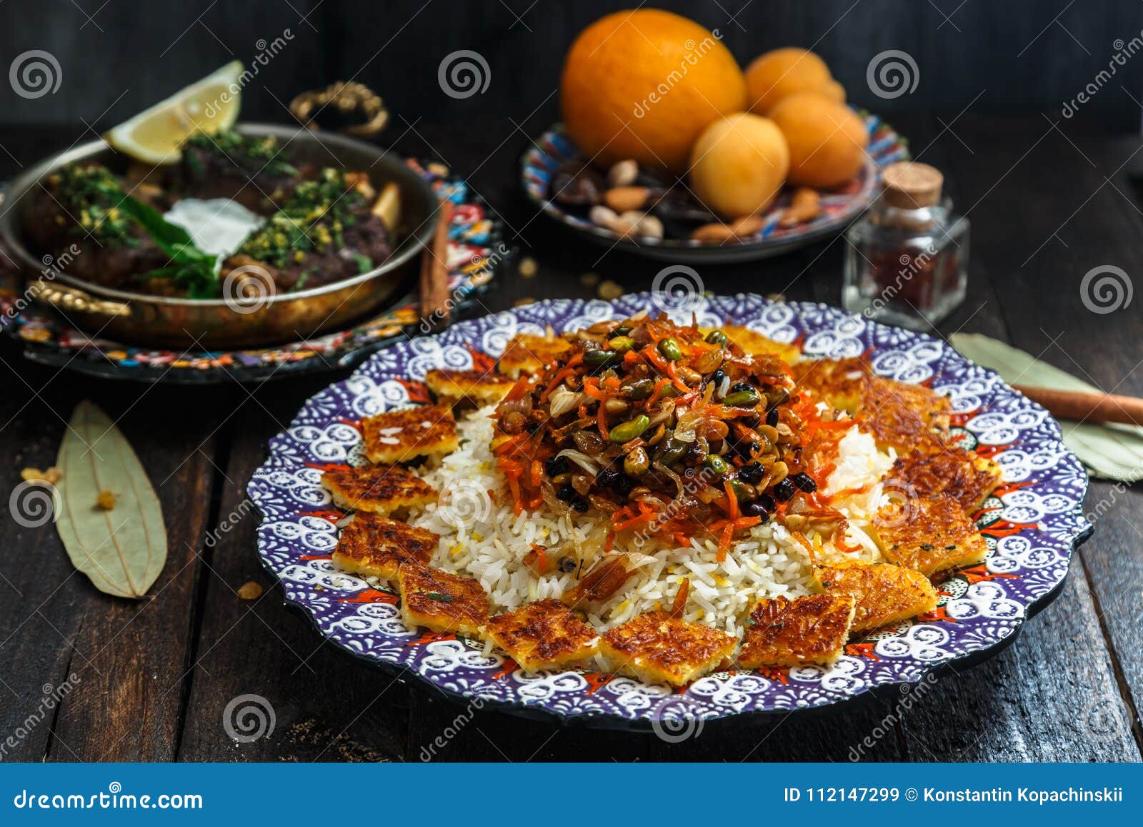 Блюда на уразу. Блюда на Ураза байрам. Иранская кухня. Узбекская кухня блюда на скатерти.