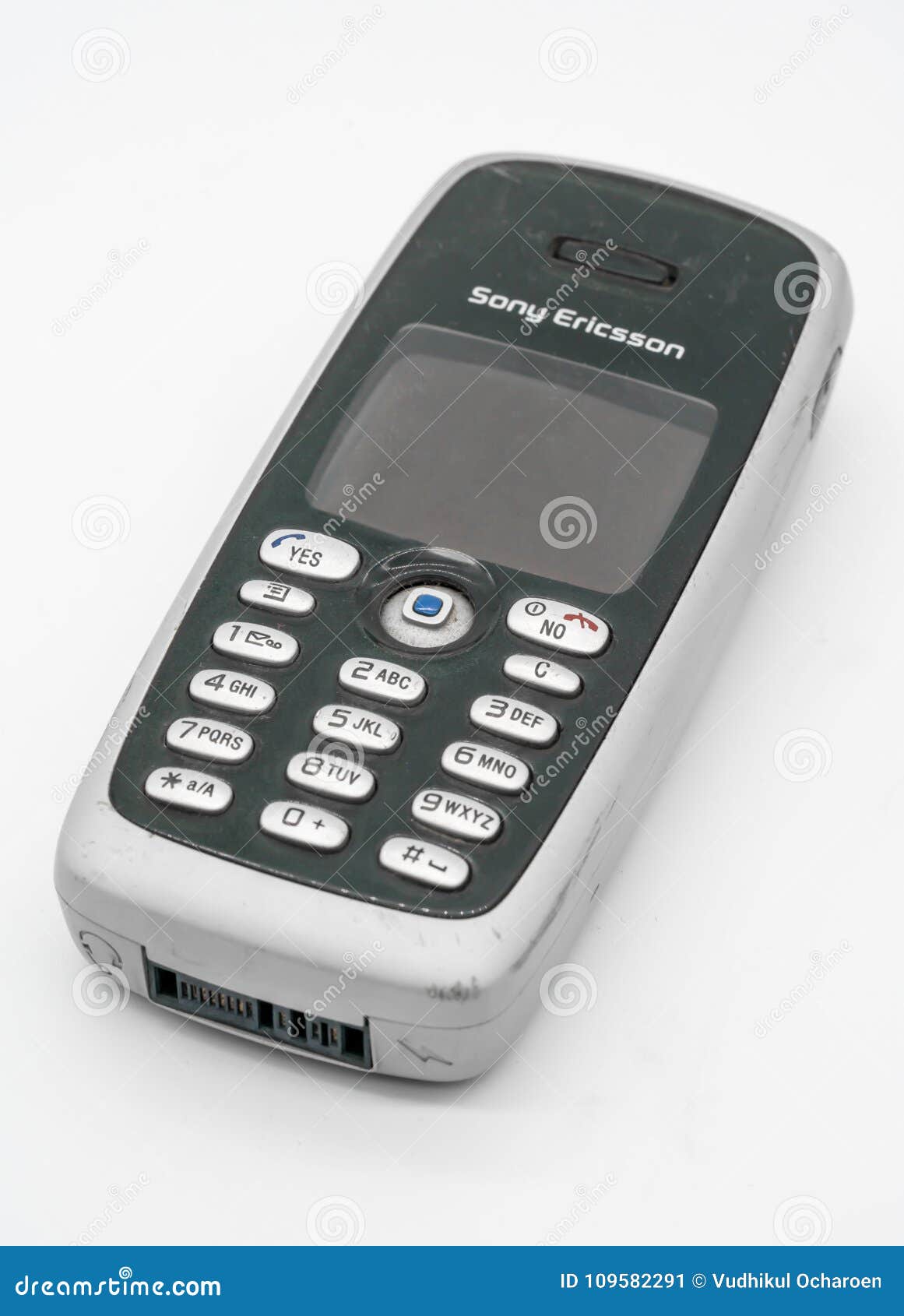 Используемый мобильный телефон Sony Ericsson T300 Бангкок, Таиланд - 10-ое  февраля Редакционное Фото - изображение насчитывающей цифрово, кнопка:  109582291
