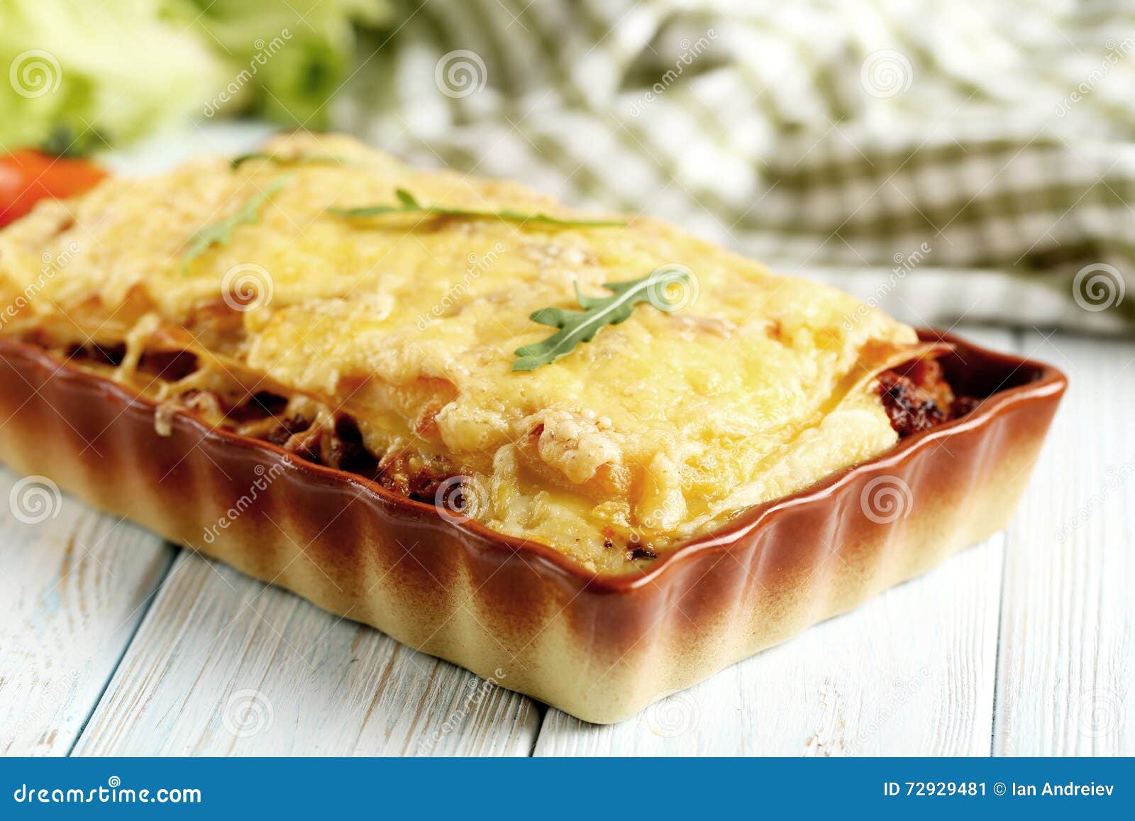 Рецепт теста для лазаньи в домашних условиях. Лазанья (Lasagna) Италии. Готовка лазаньи. Лазанья фон. Тесто для лазаньи по итальянски.