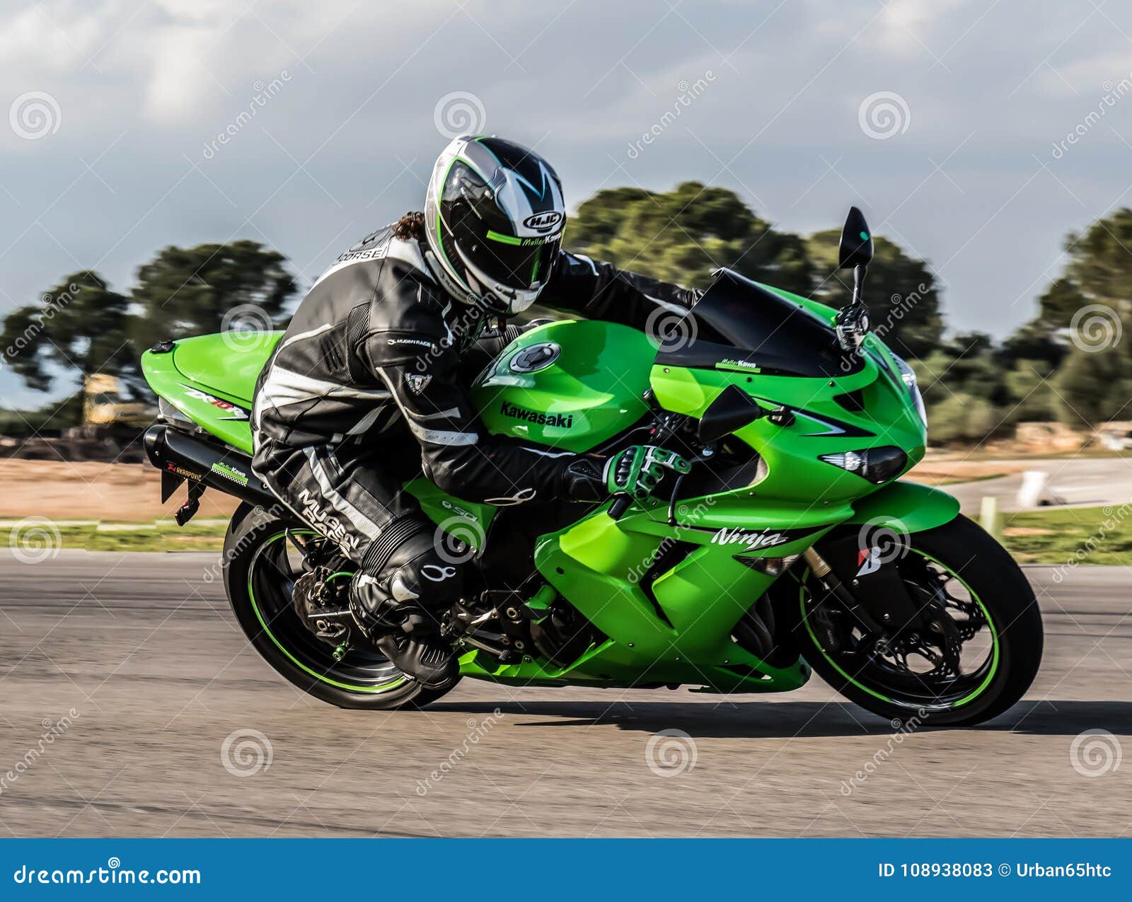 Кавасаки zx10r 2007 редакционное стоковое фото. изображение насчитывающей kawasaki - 108938083