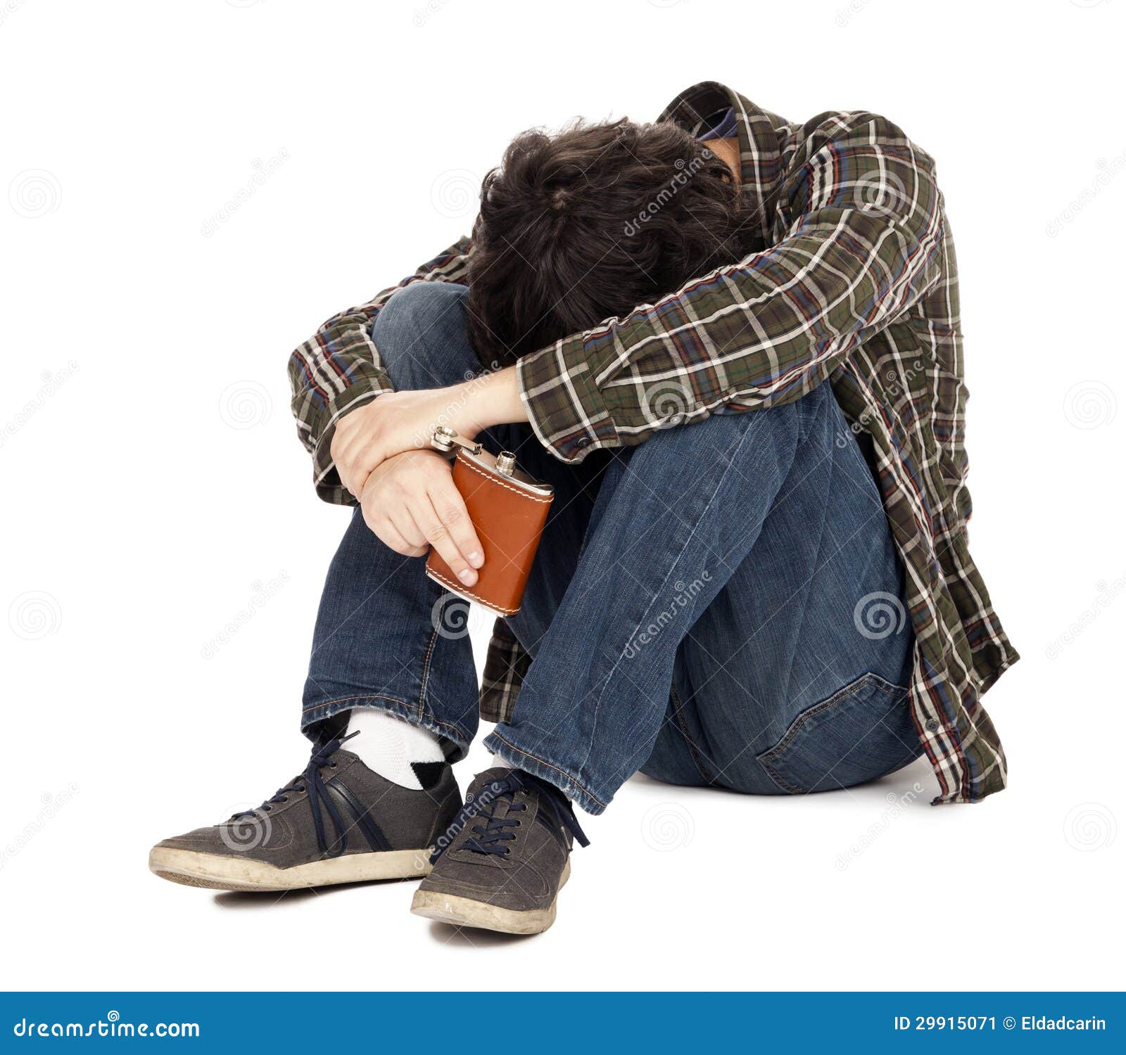 Люди спина к спине. Он крепко сидит в. Он крепко сидит в. Уверенно сидит. Он крепко сидит в.