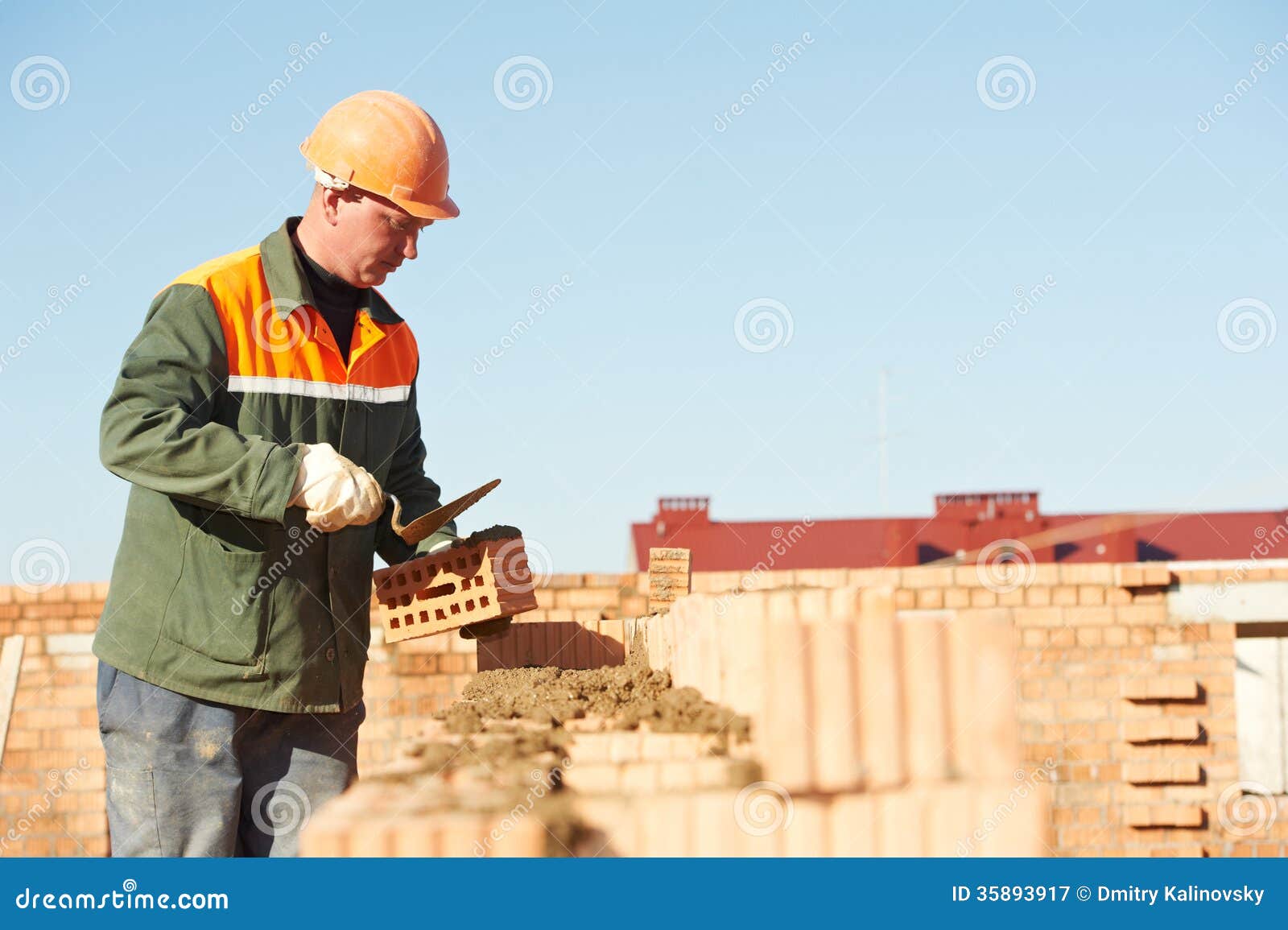 Каменщик the bricklayer 2023 сша. Каменщик из Индии. Шпатель каменщика. Араб каменщик. Каменщик обыкновенный.