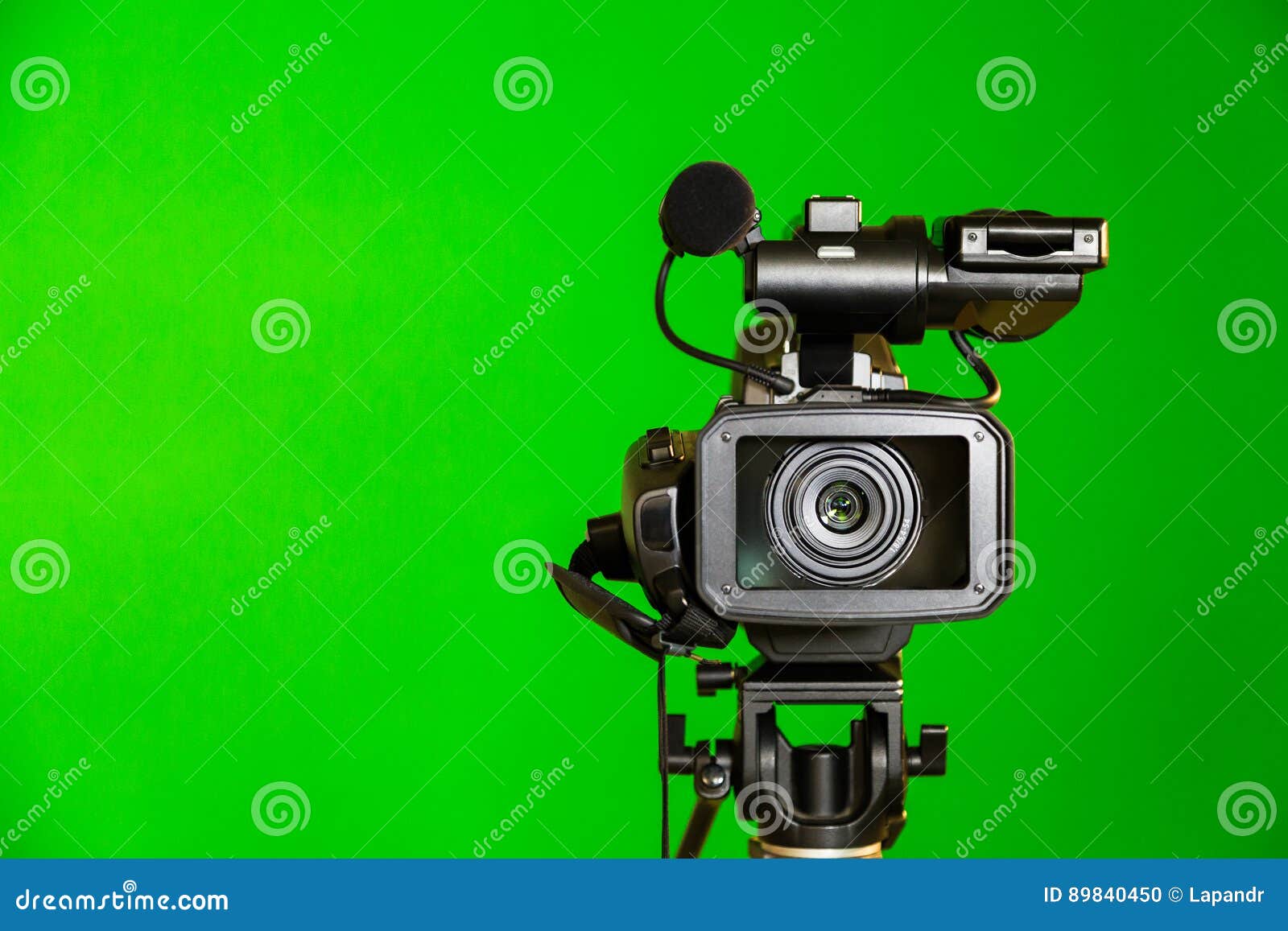 Зеленый экран камеры. Видеокамера хромакей. Фотокамеры на зеленом фоне. Видеокамера зеленая. Видеокамера на зеленом фоне.