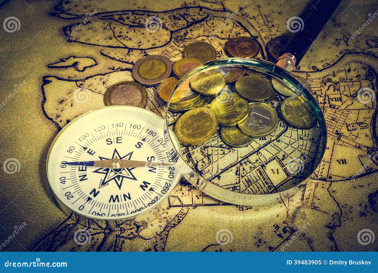 Включи компас на клад. Карты,компас, монеты. Карта компас клад. Старая карта с компасом монетами. Монета компас.