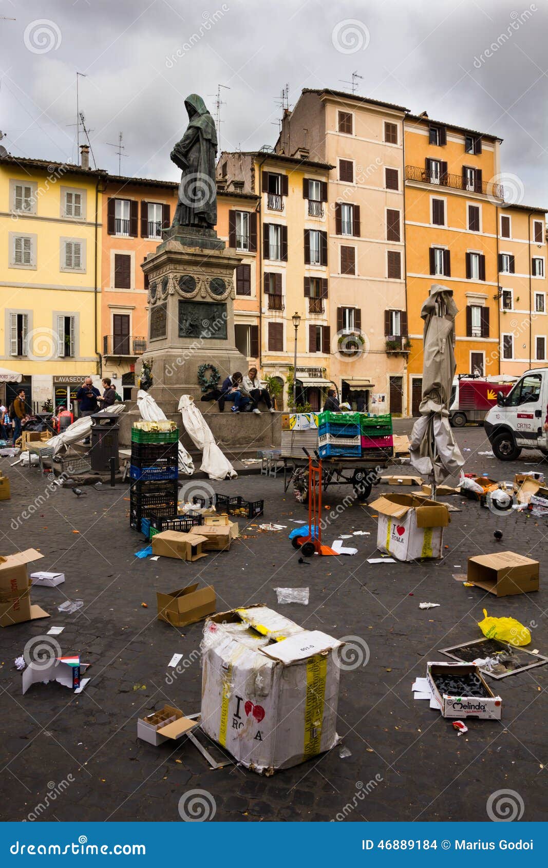 Квадрат Campo De Fiori В Риме Италии Редакционное Стоковое.