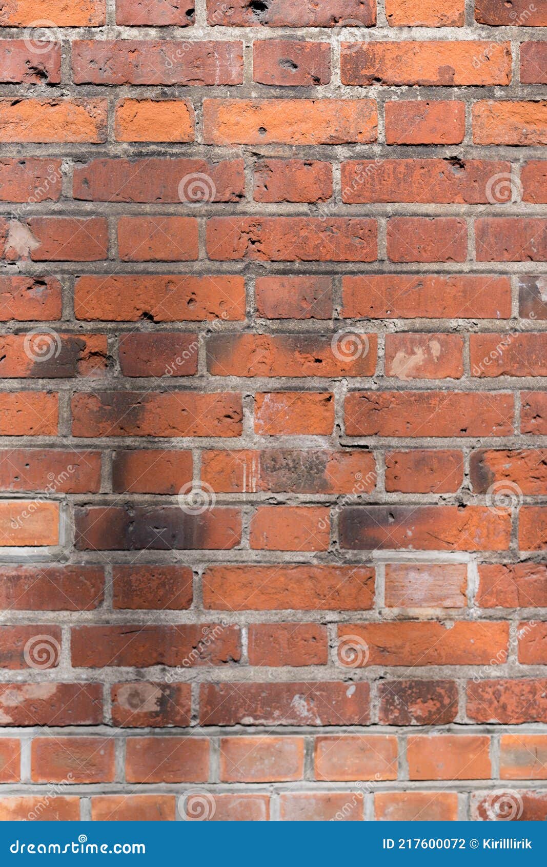 кирпичная красная стена. фон старого кирпичного дома. Стоковое Фото -  изображение насчитывающей грязь, ретро: 217600072