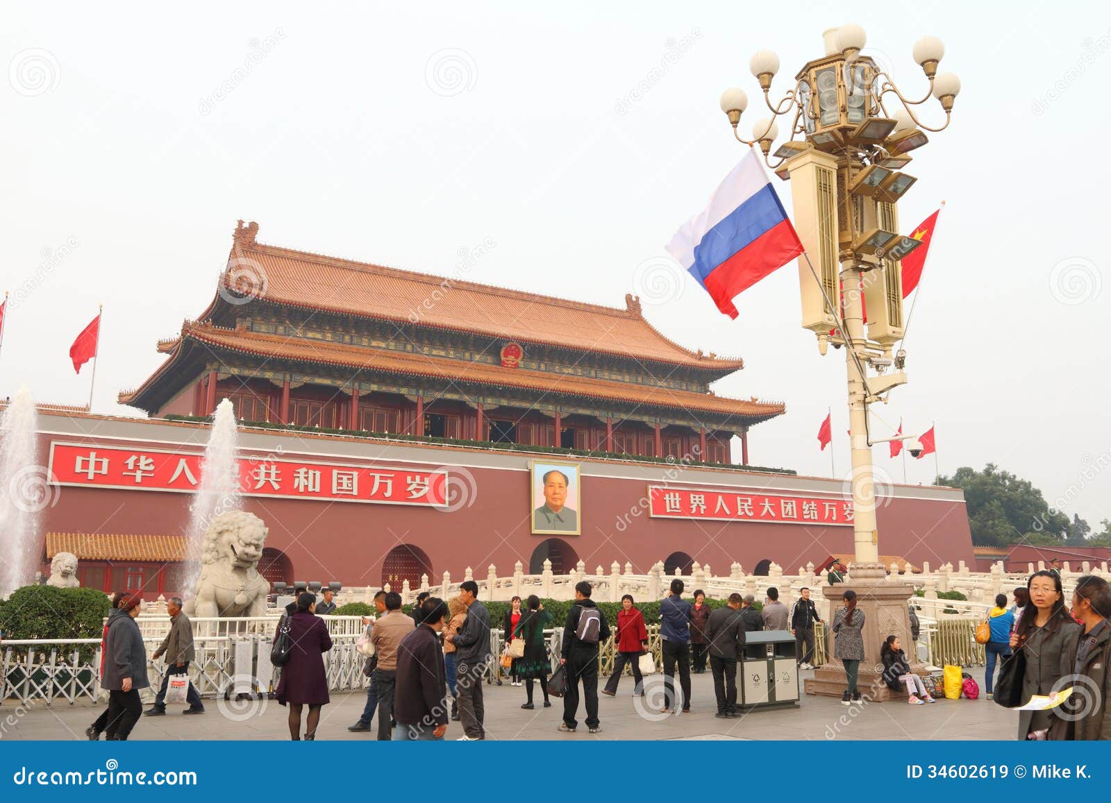 Столица площадь китая. Архитектура площадь Тяньаньмэнь. Главная площадь Китая. Центральная площадь Китая. Красная площадь в Китае.