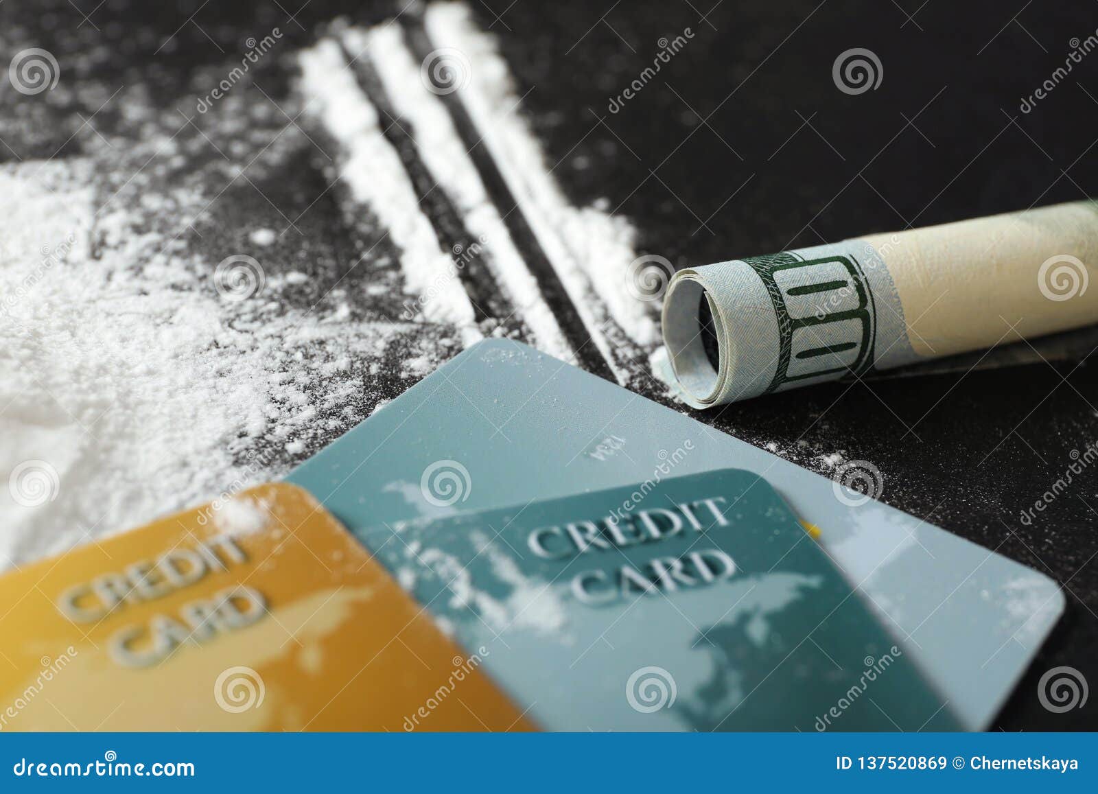 %D0%BA%D0%BE%D0%BA%D0%B0%D0%B8%D0%BD-%D0%BA%D1%80%D0%B5%D0%B4%D0%B8%D1%82%D0%BD%D1%8B%D0%B5-%D0%BA%D0%B0%D1%80%D1%82%D0%BE%D1%87%D0%BA%D0%B8-%D0%B8-%D1%81%D0%B2%D0%B5%D1%80%D0%BD%D1%83%D1%82%D0%B0%D1%8F-%D0%B1%D0%B0%D0%BD%D0%BA%D0%BD%D0%BE%D1%82%D0%B0-%D0%B4%D0%BE%D0%BB%D0%BB%D0%B0%D1%80%D0%B0-137520869.jpg