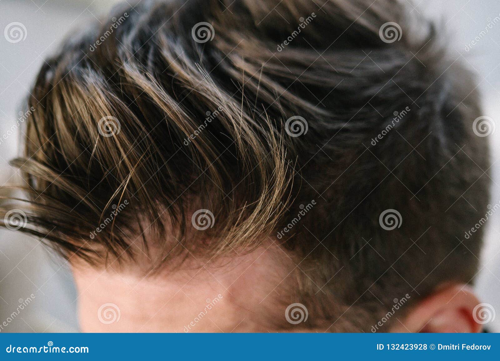 Konec Vverh Stilya Prichesok Stilnyh Lyudej Volosy Korichnevye Stokovoe Foto Izobrazhenie Naschityvayushej Konec Prichesok 132423928