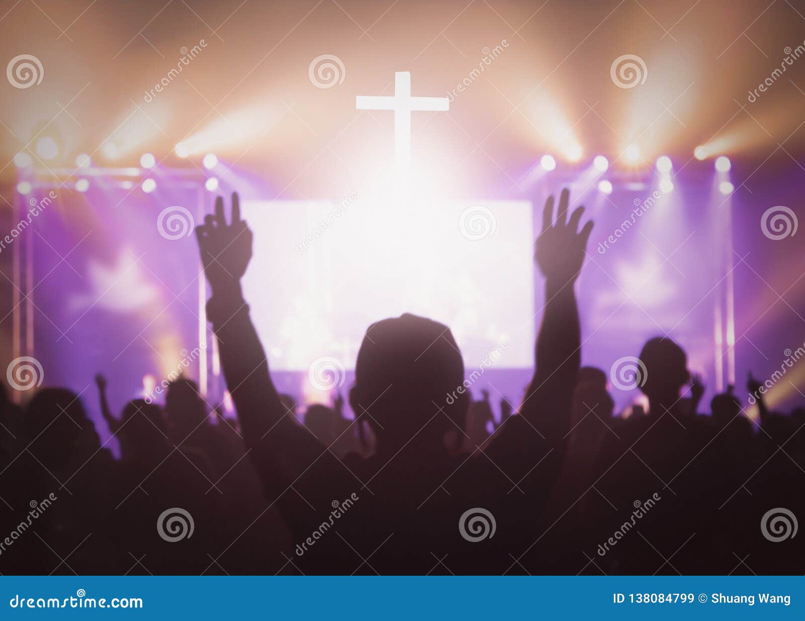 Прославление поклонение иисуса христа. Прославление фото. Поклонение айфону. Иисус держит крест в руках обои.