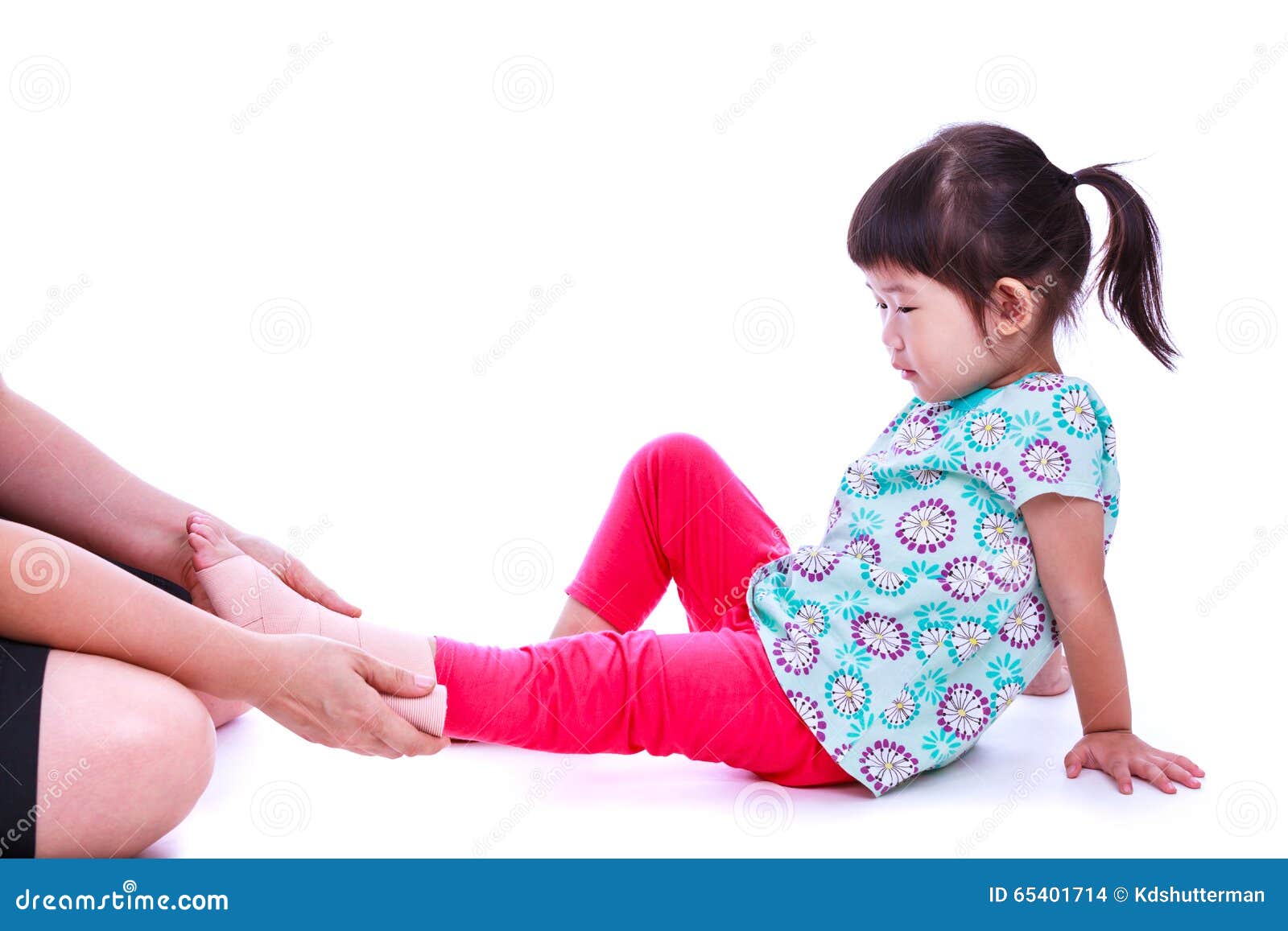 У ребенка 6 лет болят ноги причины. Ювенильный артрит и реактивный артрит. У ребенка 6 лет болят ноги причины. Подростки с больными суставами. Причины плоскостопия у взрослых.