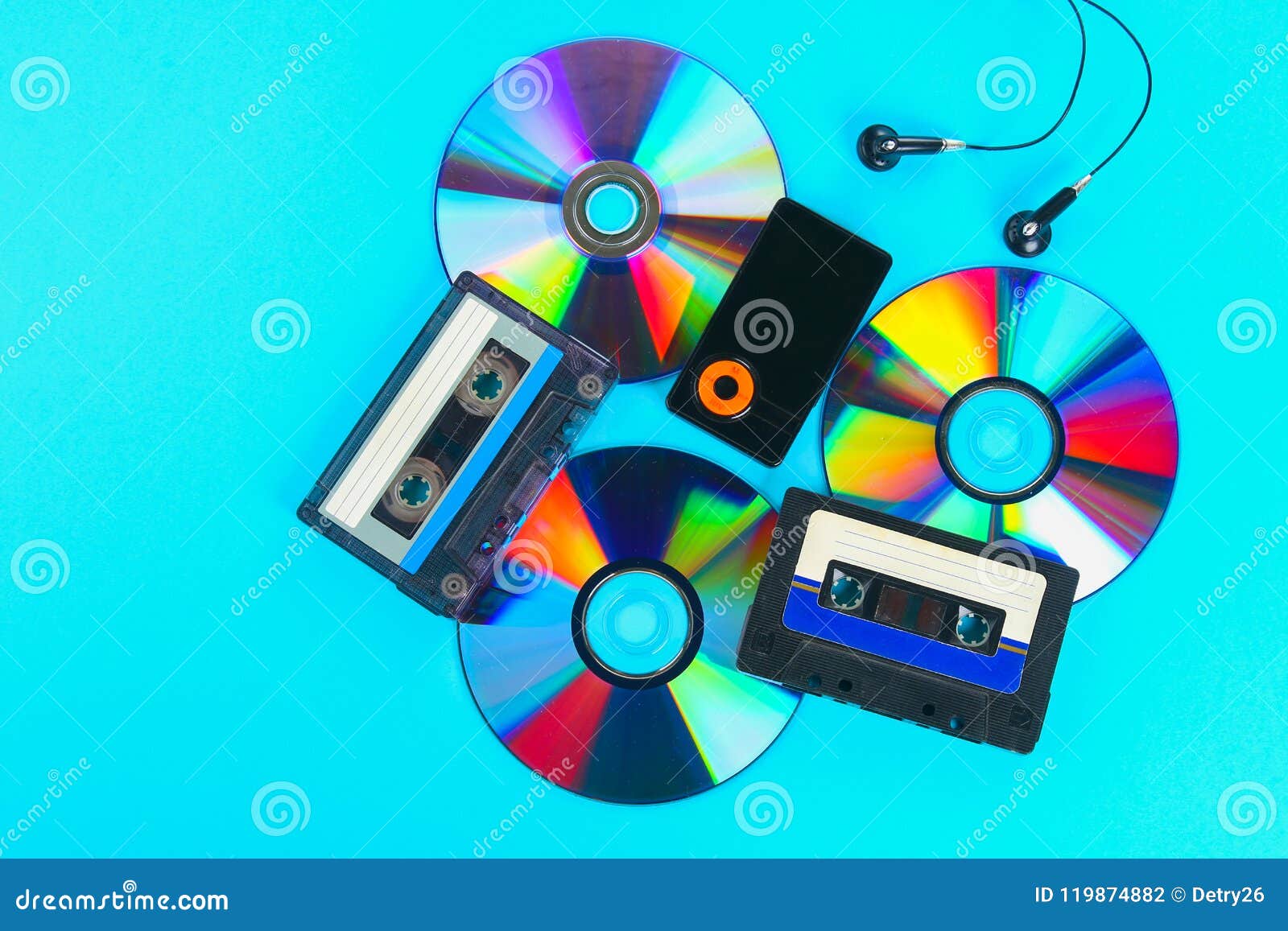 Music support. CD кассета. Музыкальная кассета рисунок. 2 Кассетный и диск мп3. CD диск зеленый с роботом в наушниках collection.