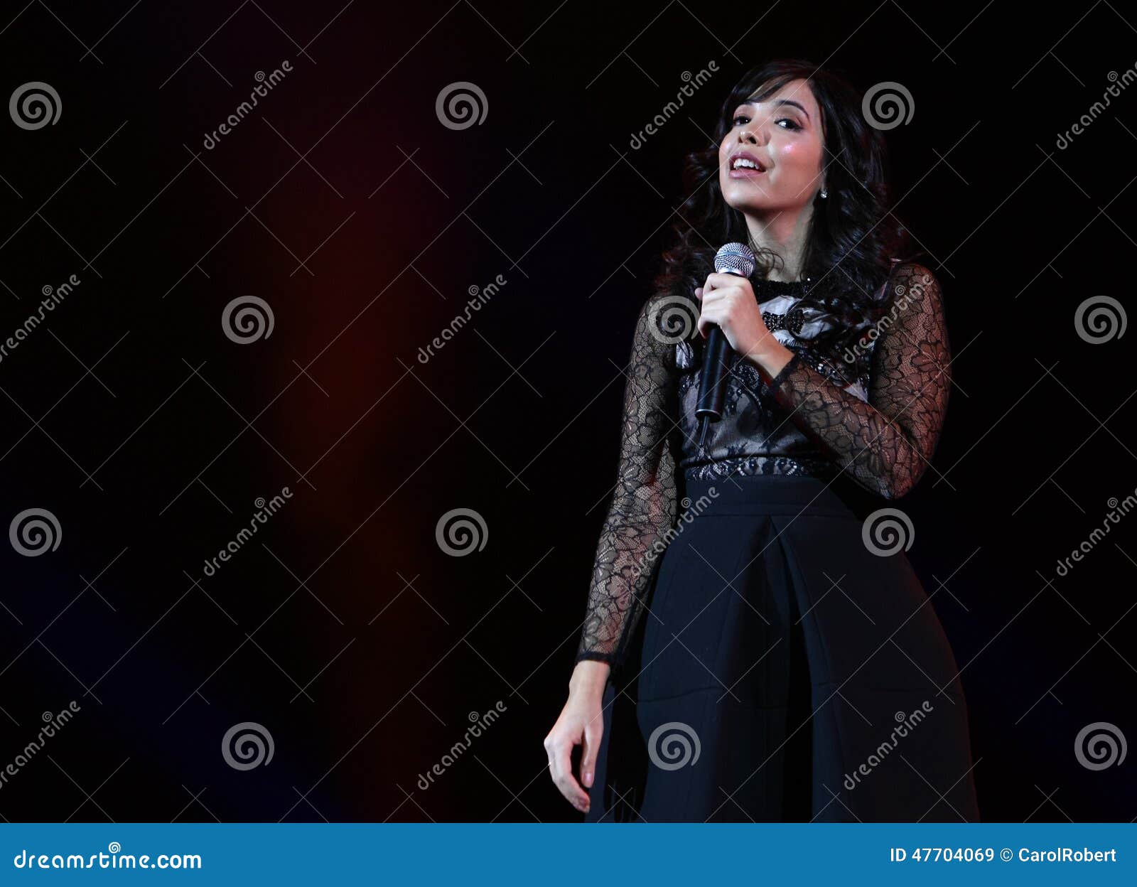 Концерт Indila Редакционное Стоковое Изображение. Изображение.