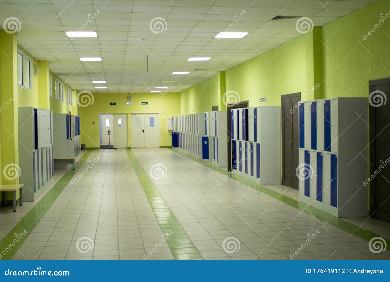 Картинки школьного коридора