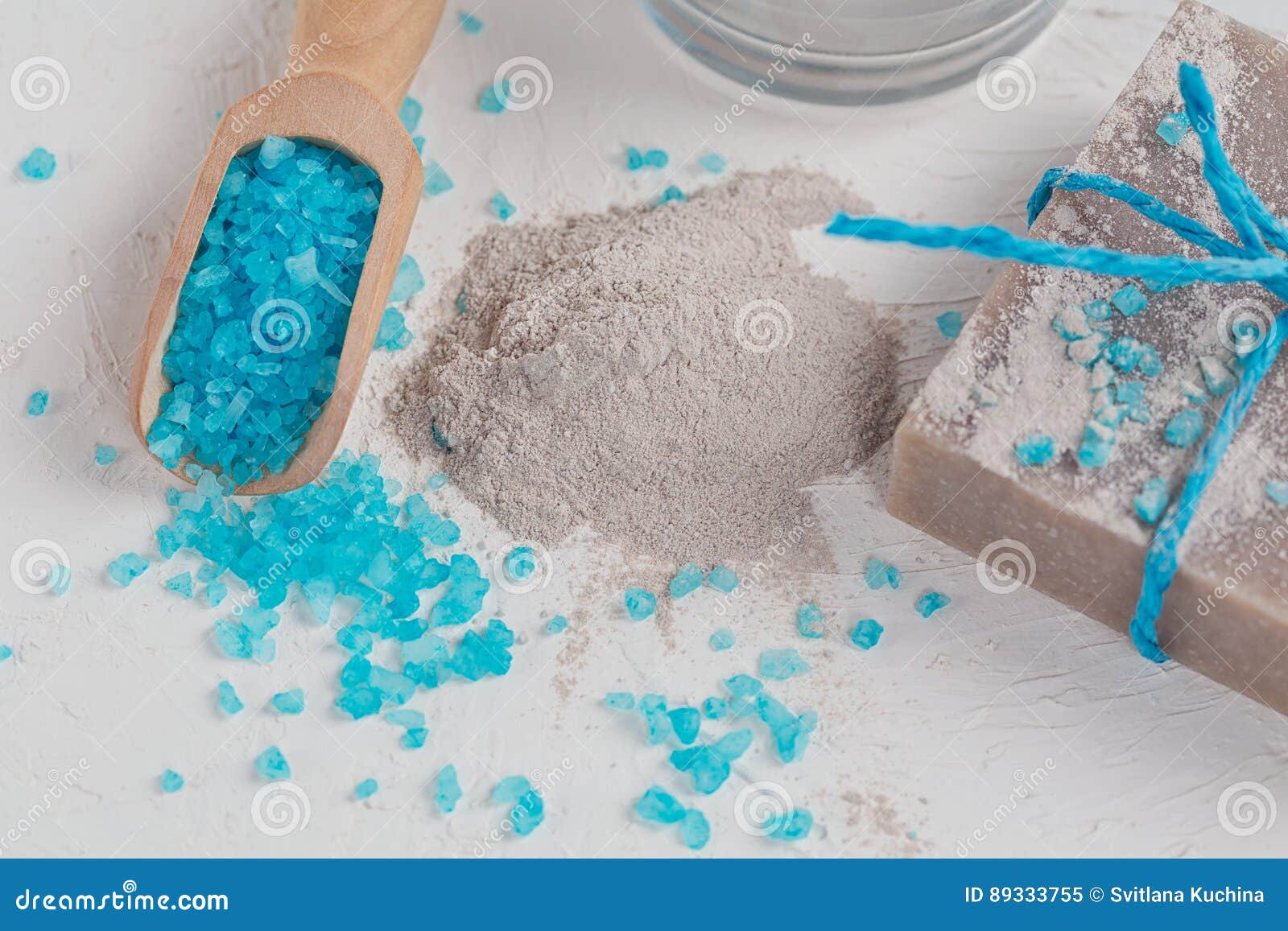 море соль. соль для ванны с глиной. российский институт красоты и здоровья маска для волос на основе соли мертвого моря. морская соль морской ил глина. морская соль сток.