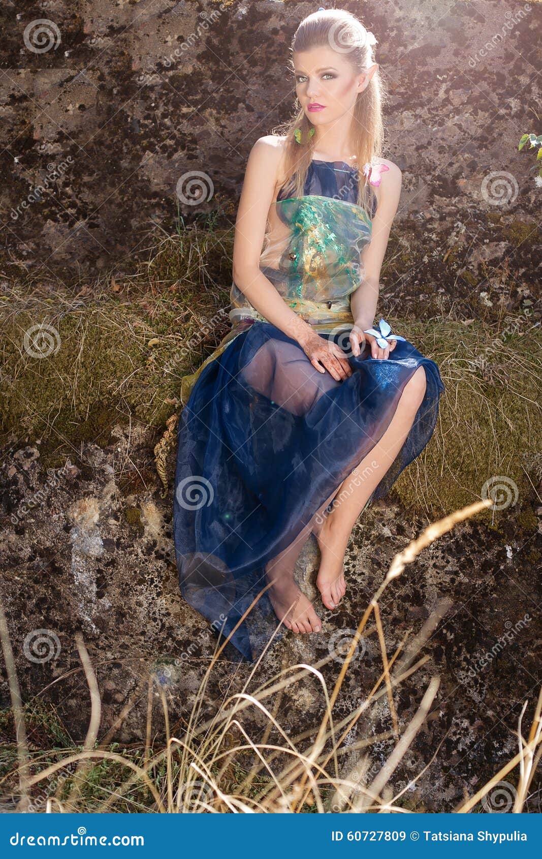 https://thumbs.dreamstime.com/z/%D0%BA%D1%80%D0%B0%D1%81%D0%B8%D0%B2%D0%B0%D1%8F-%D0%BD%D0%B5%D0%B6%D0%BD%D0%B0%D1%8F-%D1%81-%D0%B0-%D0%BE%D1%81%D1%82%D0%BD%D0%B0%D1%8F-%D0%B5%D0%B2%D1%83%D1%88%D0%BA%D0%B0-%D0%B2-%D1%85%D0%B0%D1%80%D0%B0%D0%BA%D1%82%D0%B5%D1%80%D0%B5-%D1%81%D0%BA%D0%B0%D0%B7%D0%BA%D0%B8-%D0%B2-%D1%80%D0%BE-%D0%B8-%D0%B5%D1%80%D0%B5%D0%B2%D1%8F%D0%BD%D0%BD%D0%BE%D0%B3%D0%BE-60727809.jpg?ct=jpeg