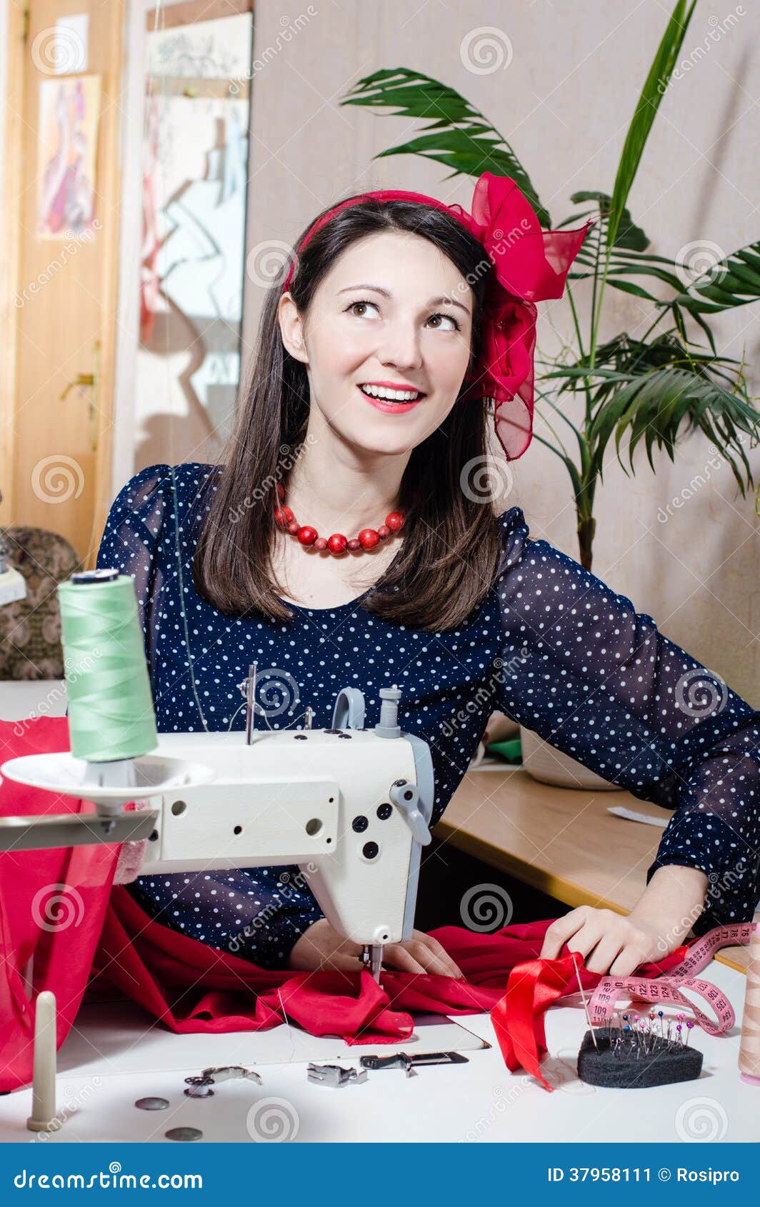    Pinup       -     37958111