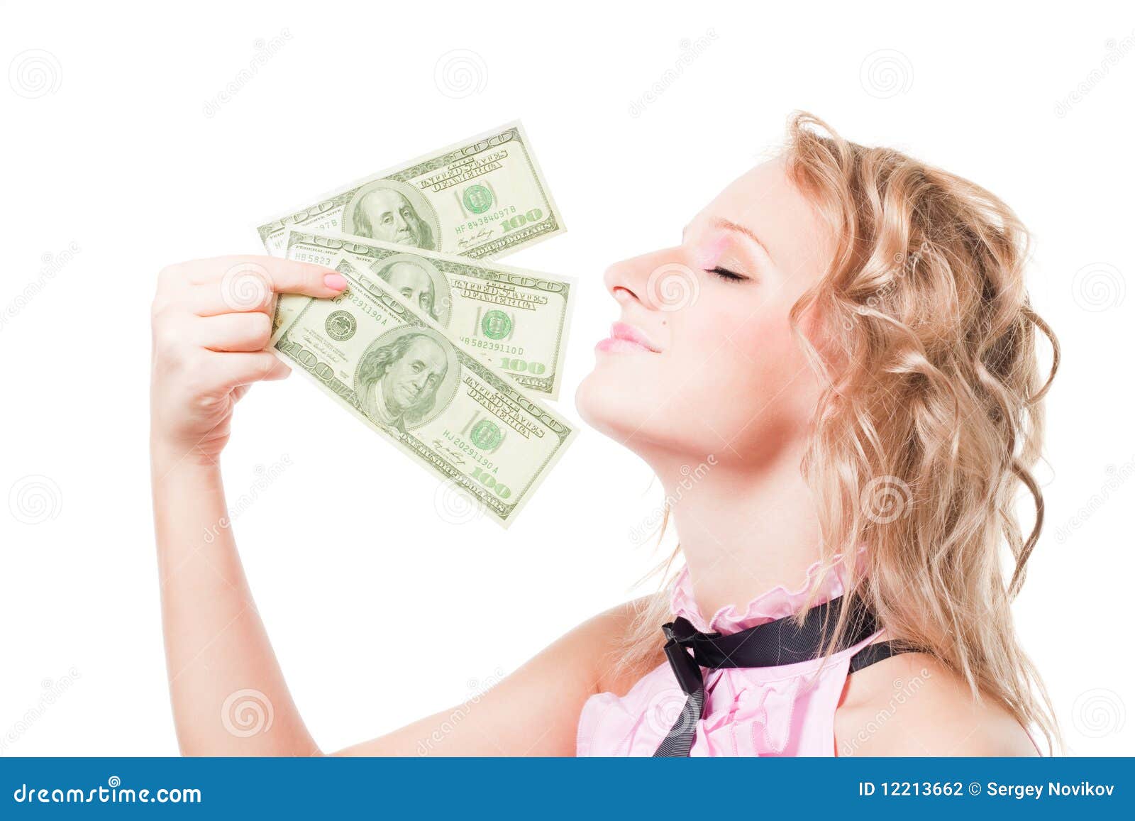 Деньги это удовлетворение. Блондинка с деньгами. Красивая блондинка с деньгами. Девушка с долларами. Нюхает деньги.