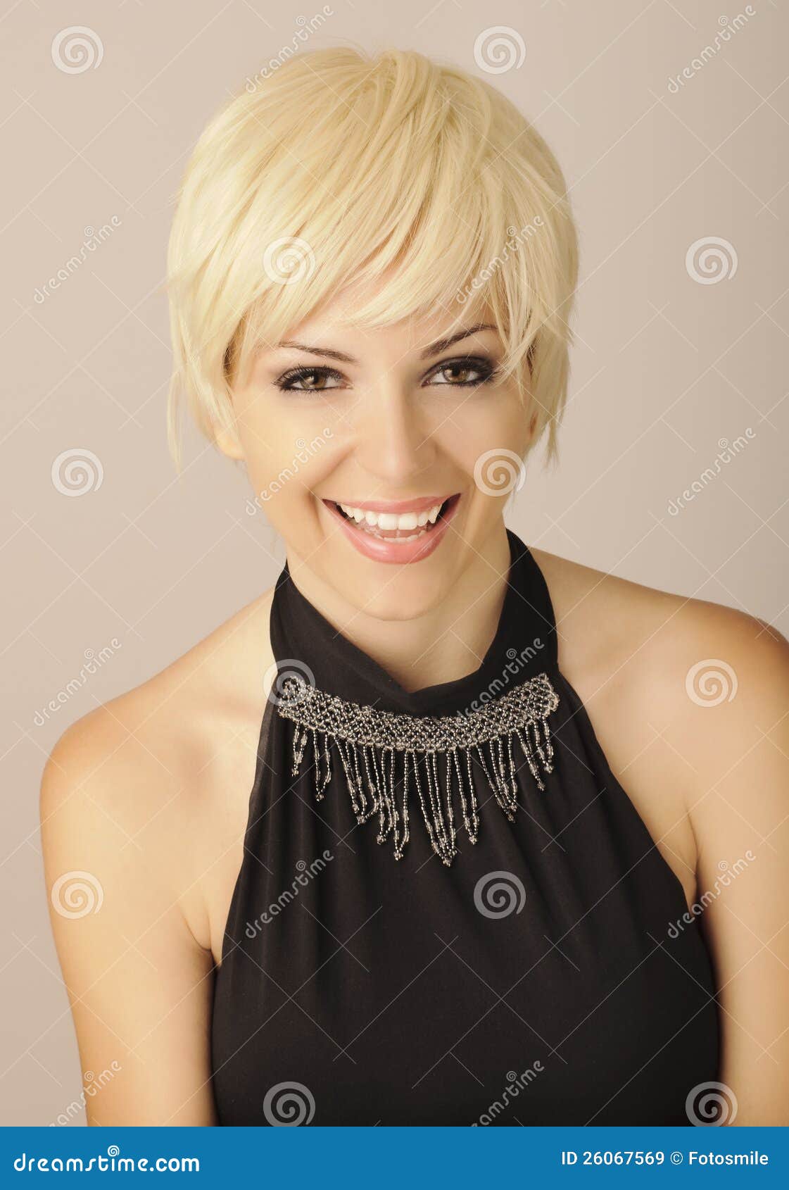 Девушка С Короткими Светлыми Волосами Фото