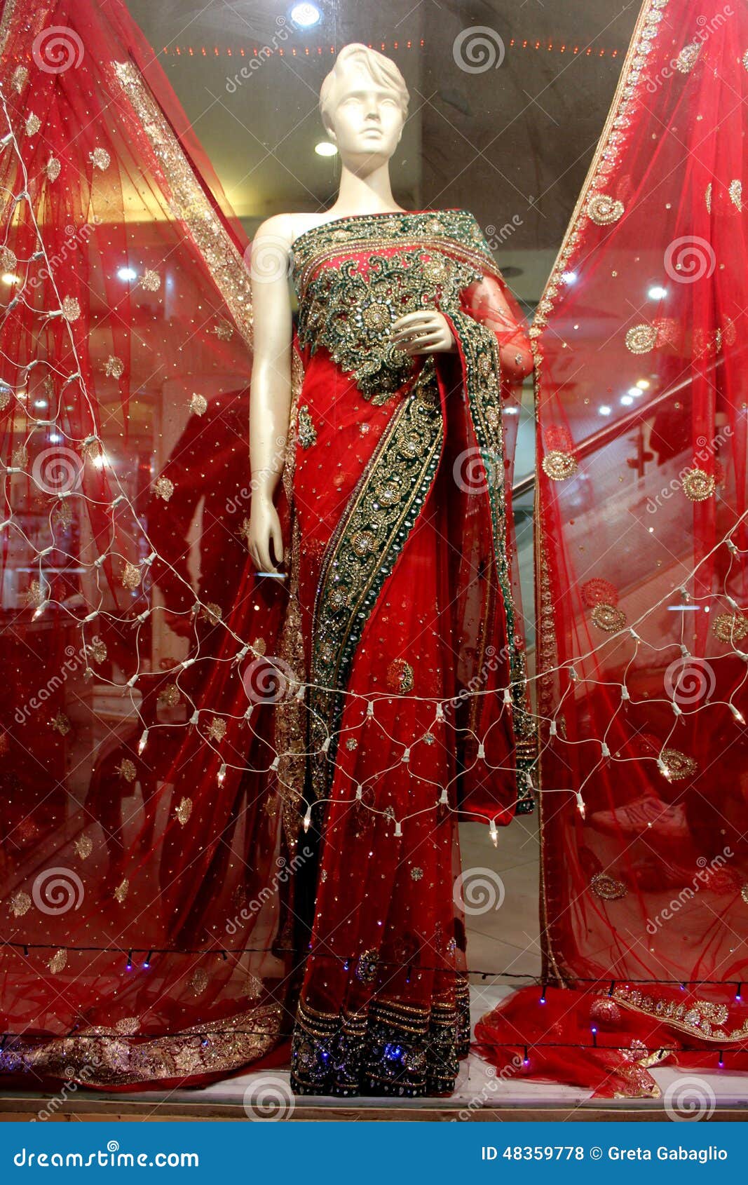 Красивое индийское платье для женщин Редакционное Стоковое Фото -  изображение насчитывающей сари, декабрь: 48359778