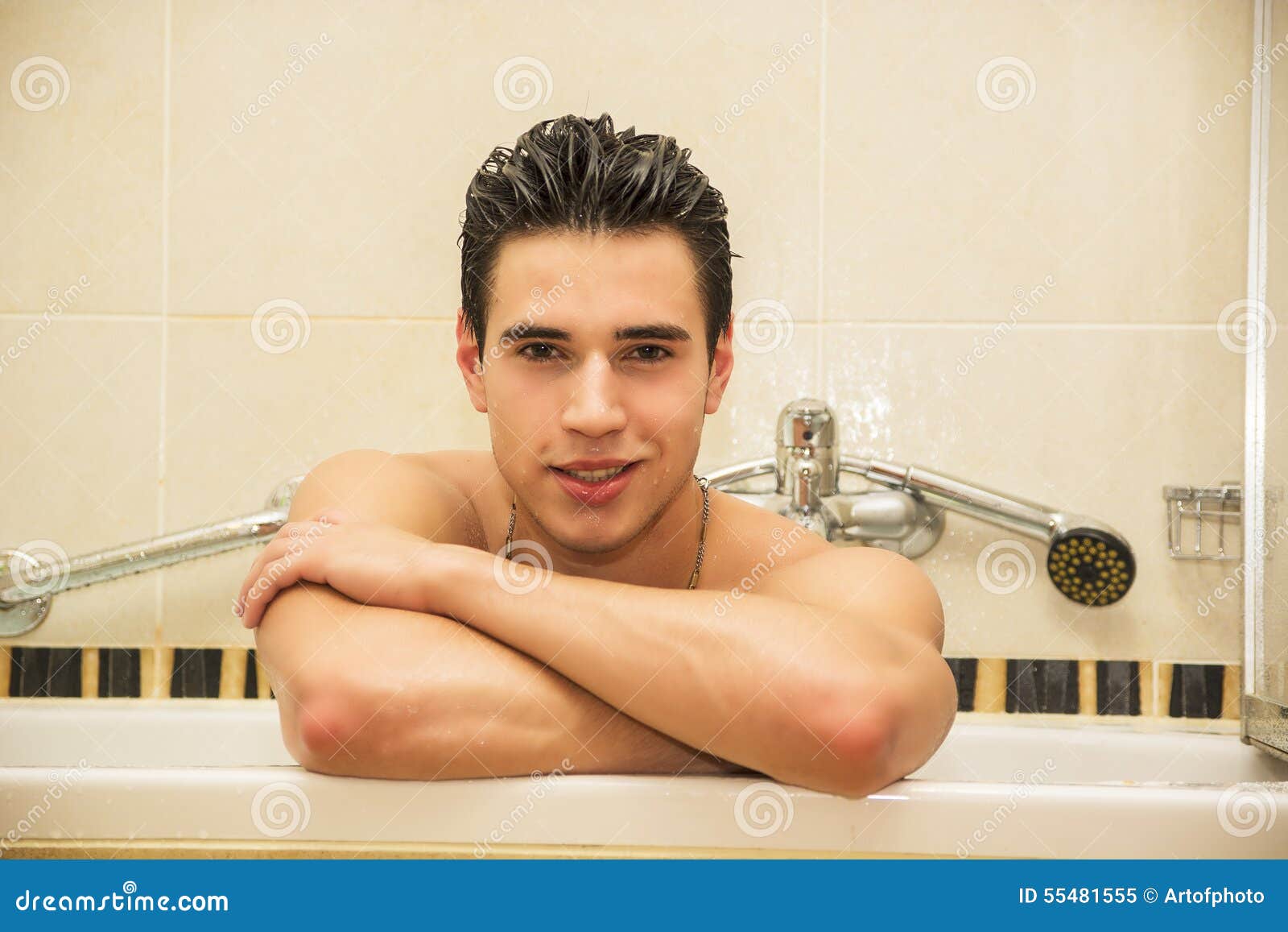 Nus картинки. Купание мальчиков в ванной. Have a bath. Купание ребенка рисунок. Маленькая принцесса купается.