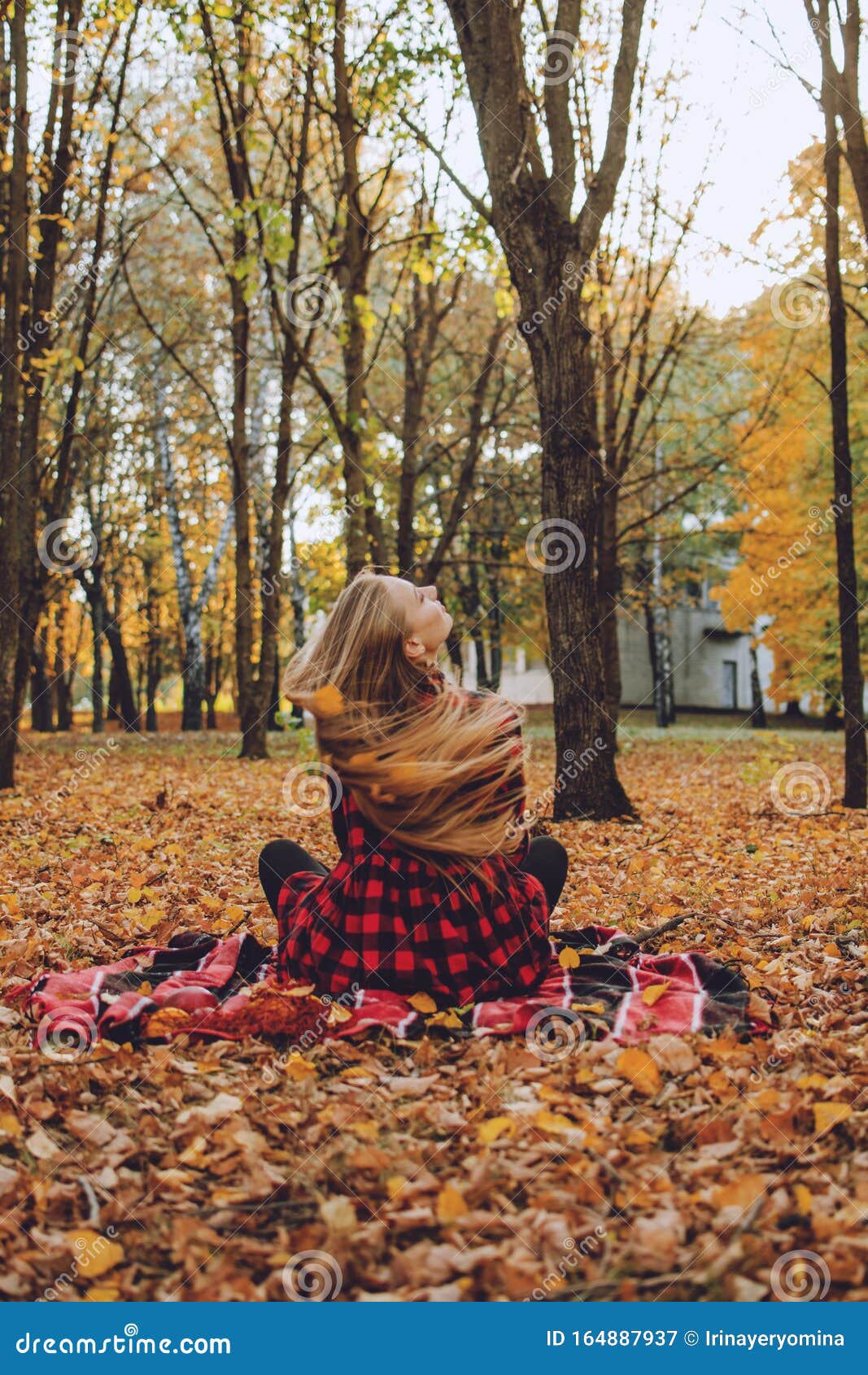 Фото Девушки На Осеннем Пейзаже