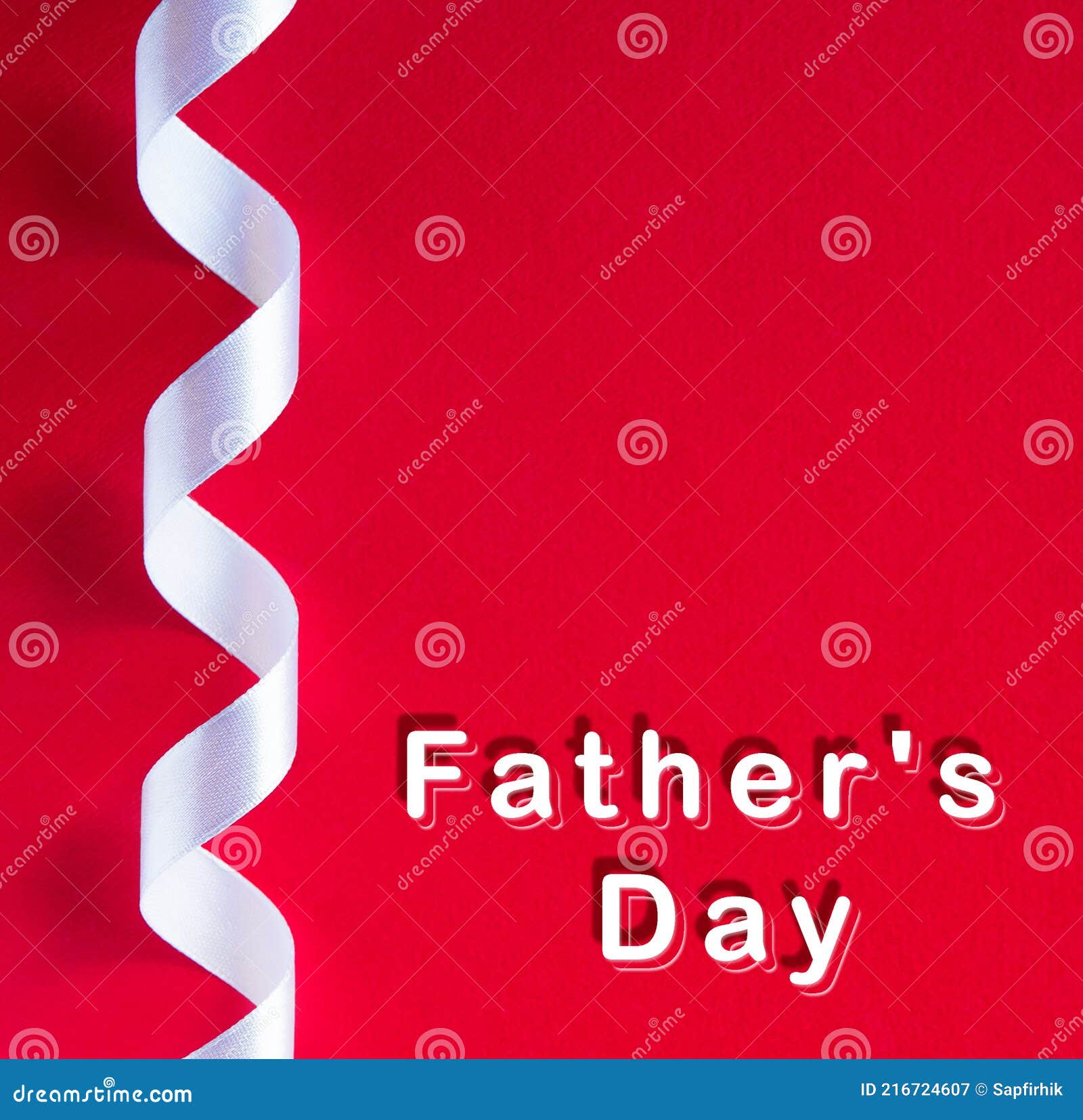 красный бумажный фон с минималистичным декором ленточек и поздравления с  днем отцов. Стоковое Изображение - изображение насчитывающей конструкция,  карточка: 216724607