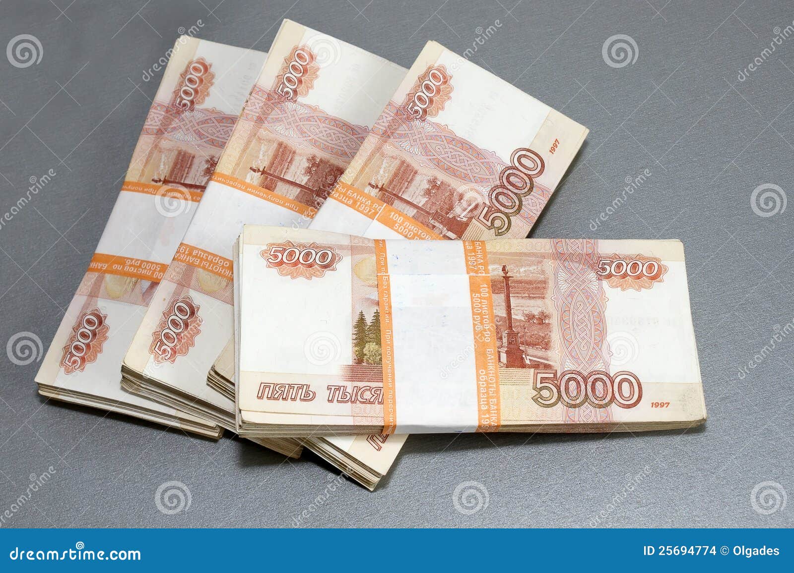 Как выглядит 1 миллион рублей 5000 купюрами