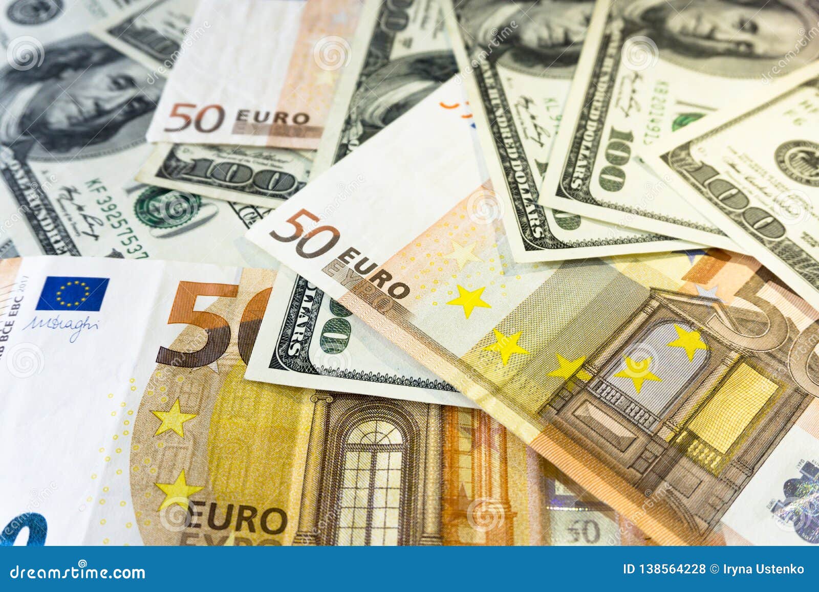 Доллар евро российский. Евро. Деньги евро. Доллар и евро. Евро валюта.