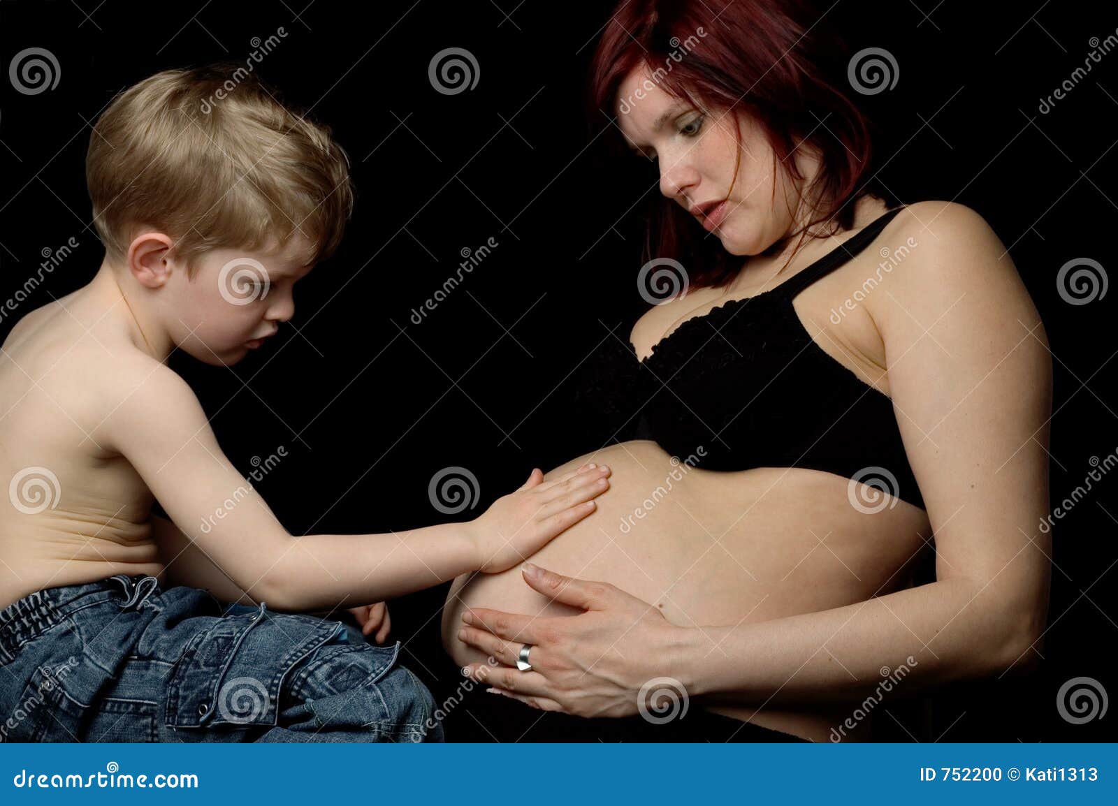 сын гладит у мамы груди фото 112