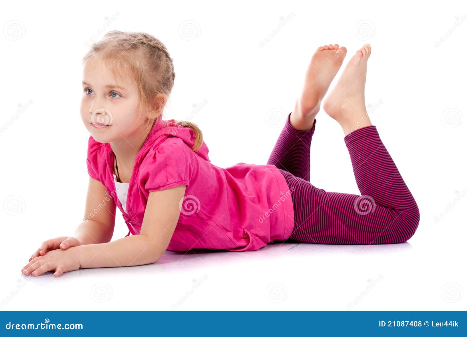 10 лет на коленях. Расставляет ноги ребенок. Девочка лежит на животе. Маленькаяднаочка с раздвинутыми ногами. Дети раздвигают ноги.