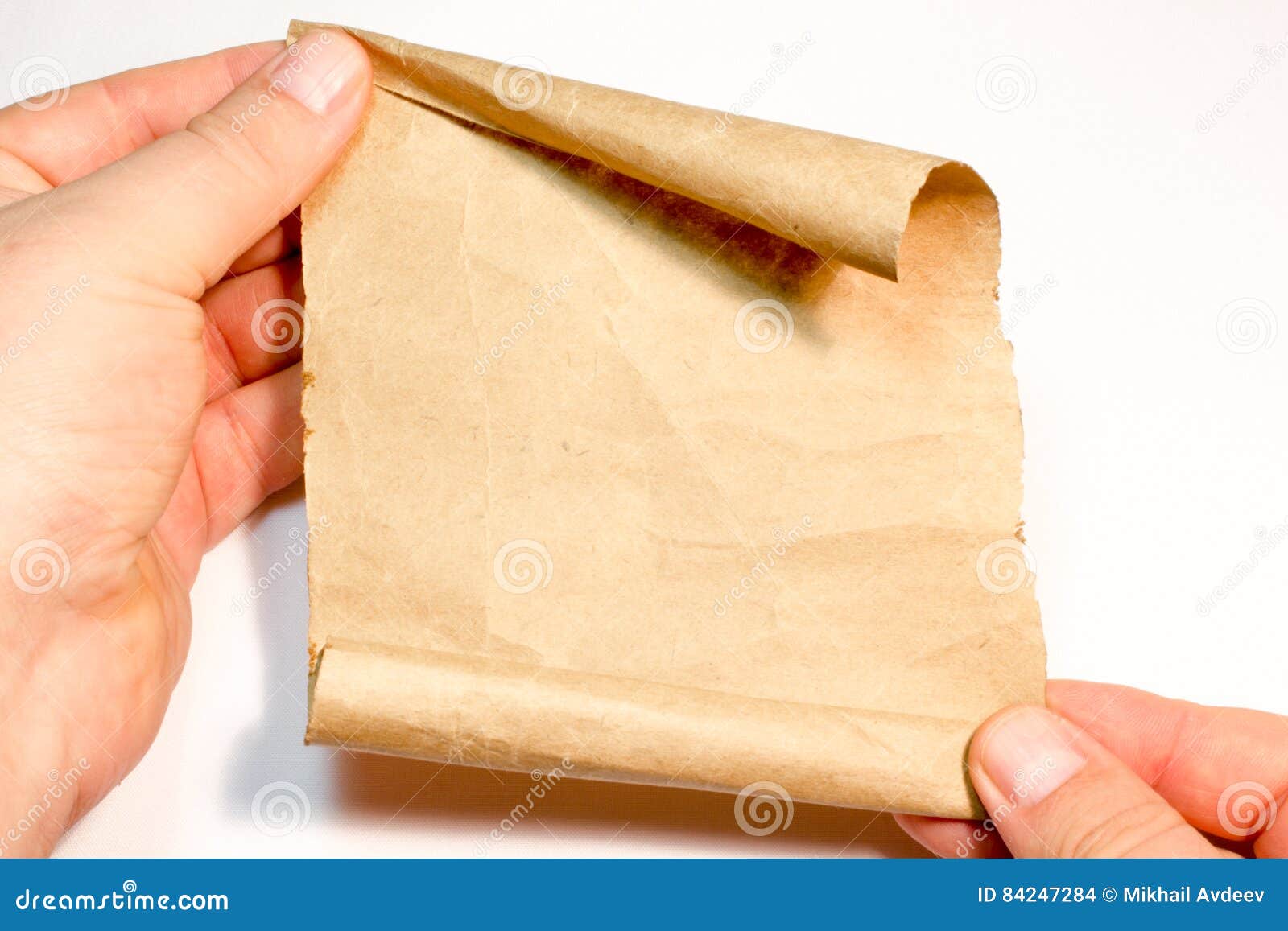 Можно ли пергаментную бумагу заменить бумагой. Листик пергамента для еды. Листы пергамента сшитые в большую. Пергамент листовой брендированный. Листик пергамента для пироженого картошки.