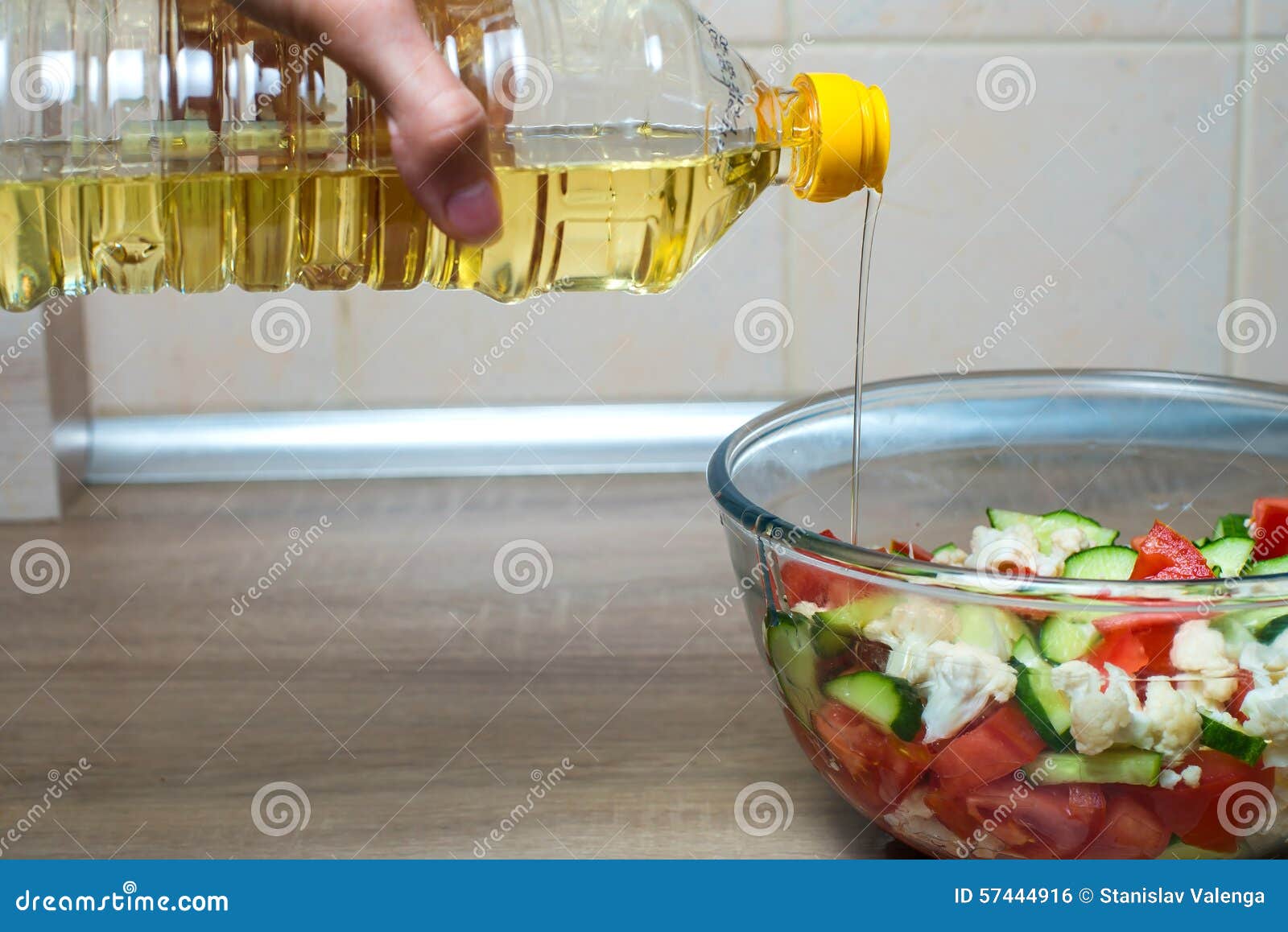 Салат с яблочным уксусом. Салаты с маслом растительным и яблочным уксусом. Салат с маслом растительным. Уксус для салата. Уксус heinz.