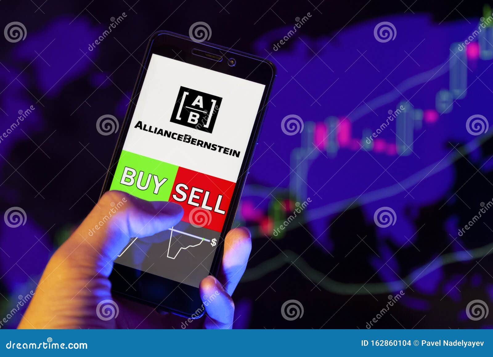 Логотип компании Alliance Bernstein Holding L P AB на экране смартфона,  рука торговца, держащая мобильный телефон, показывающий п Редакционное  Стоковое Изображение - изображение насчитывающей дело, рука: 162860104