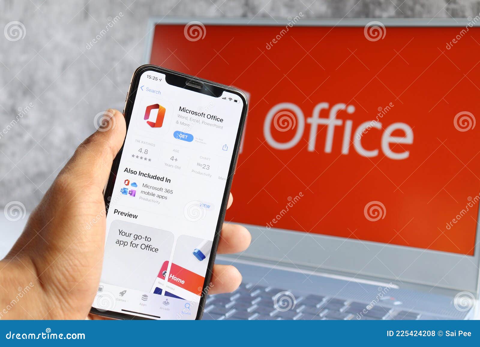логотип Microsoft Office на экране компьютера и логотип Microsoft Office  отображается на экране мобильного телефона : чианг май та Редакционное  Стоковое Фото - изображение насчитывающей данные, бухгалтеров: 225424208
