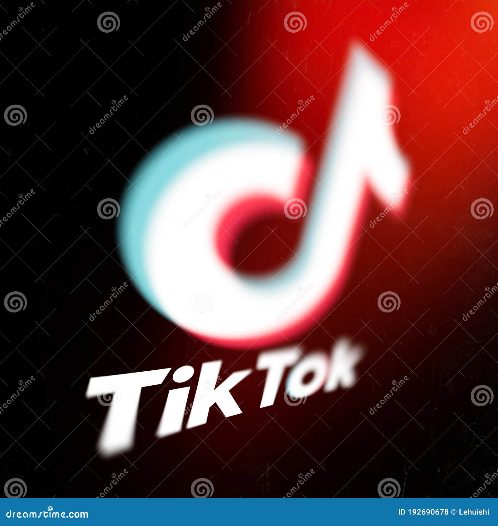Логотип Tiktok на экране смартфонов на черном фоне. Популярный сервис  принадлежит Tiktok Videosharing социальные сети Редакционное Стоковое Фото  - изображение насчитывающей интернет, икона: 192690678