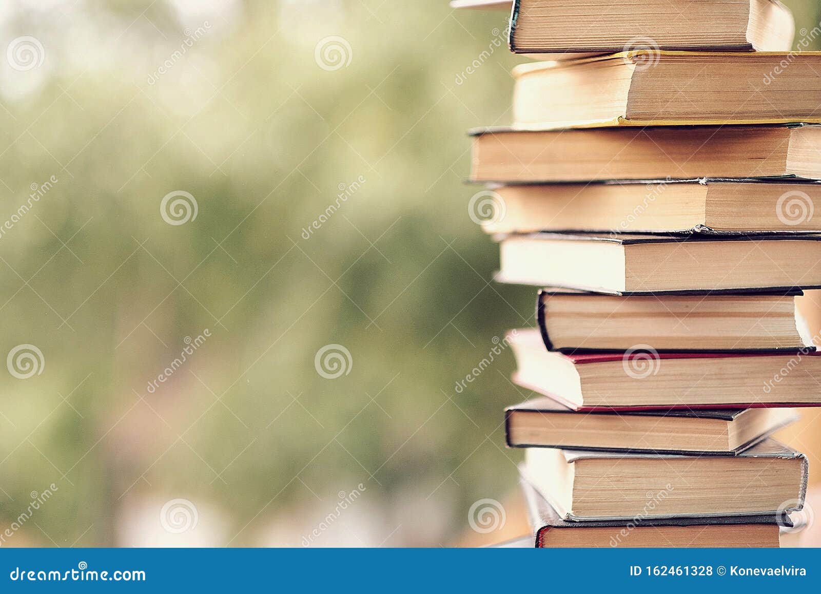 Фон с книгами
