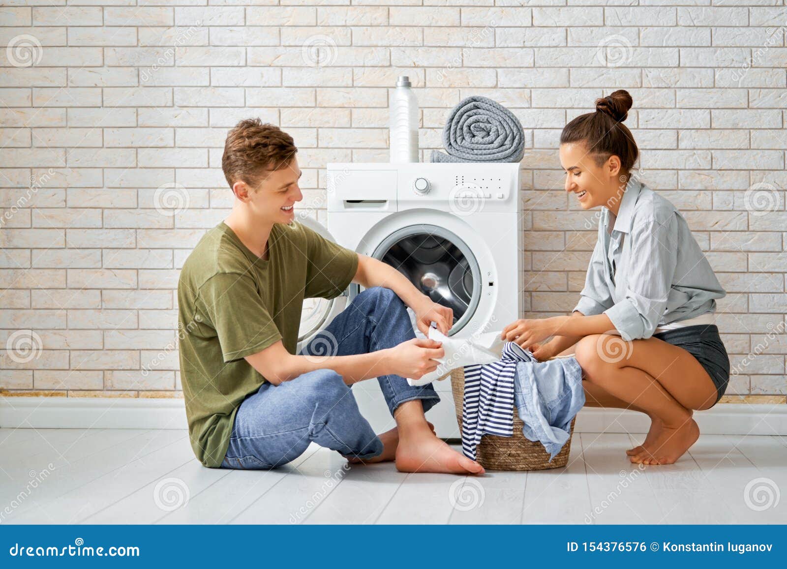 Did the laundry. Doing Laundry. Стирка стоковое фото. Комната стирки мужчина лижет вещи. Пара стирает шкаф 94.