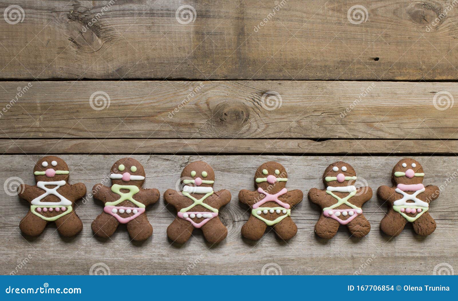 Люди имбирный на деревянной поверхности Файлы Cookie рождество на тему Bdsm Файлы Cookie имбирный для взрослых Стоковое Фото - изображение насчитывающей шкаф, помадки: 167706854