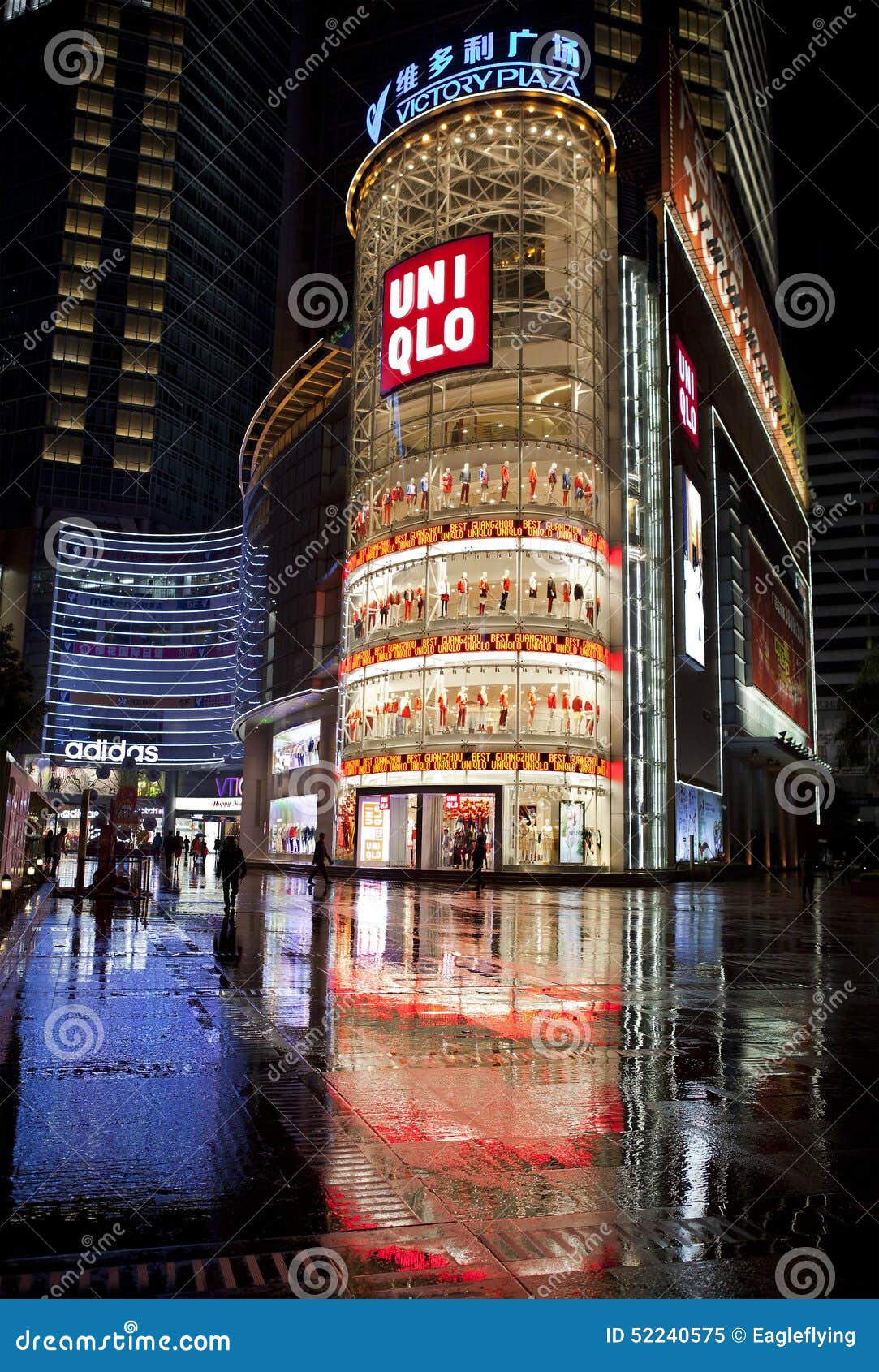 Магазин Uniqlo в Гуанчжоу, Китае Редакционное Изображение - изображение  насчитывающей находятся, рост: 52240575
