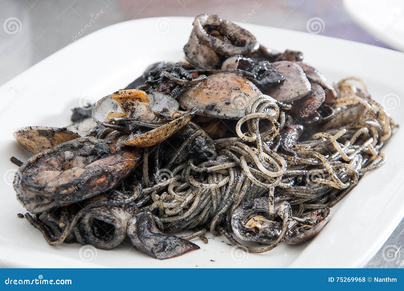 Чернила кальмара в кулинарии. Squid ink. Squid ink. Черный кальмар. Squid ink.